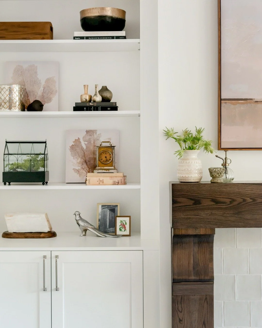 We love a good built-in.

This one gives the fireplace a little more presence while adding plenty of space to tuck away the things you don&rsquo;t necessarily want on display.

Open shelves for the fun stuff, closed storage for everything else. 👌

S