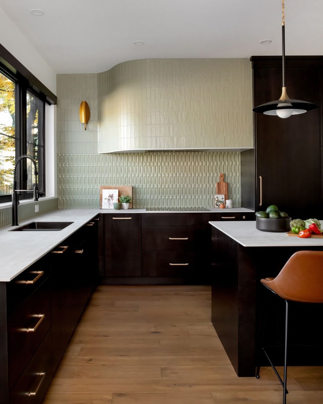You&rsquo;re going to cook in this kitchen for the next 20 years. Which one are you choosing? 

#kitchendesign #saskatoonhomebuilder #yxecustomhomes