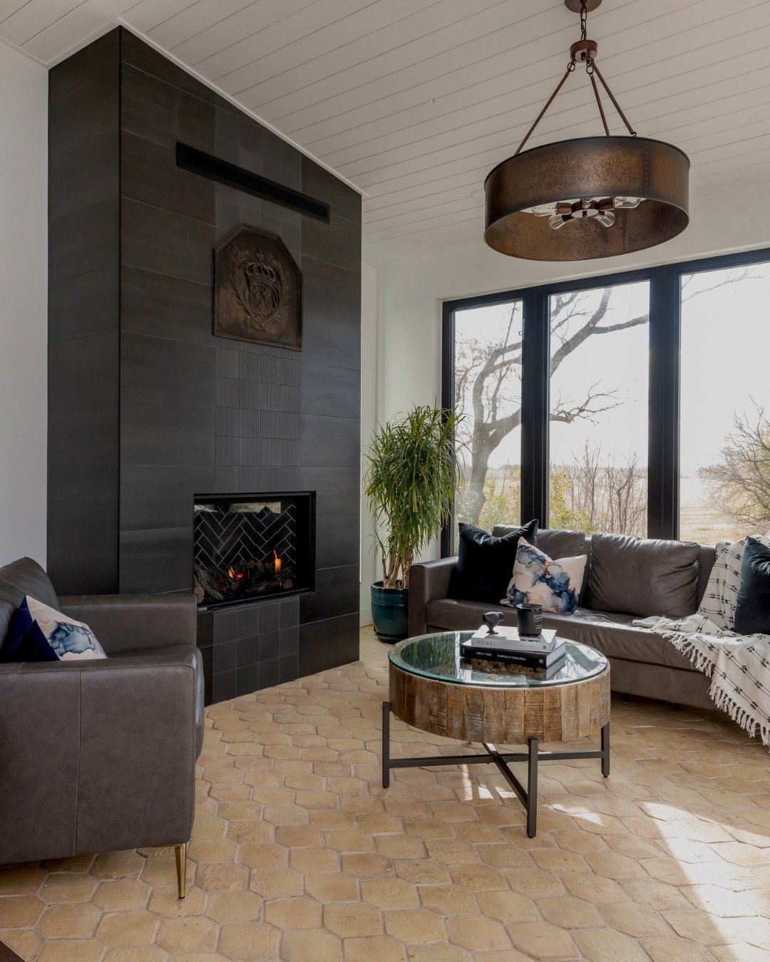 Candy haul or cozy night in? 🎃

We know where we'd be tempted to spend Halloween night. A fireplace, a relaxing soak or a bedroom made for getting comfortable.

Which one are you choosing? 👻

📷: @dm_imagesphotography

#yxecustomhomes #saskatoonhom