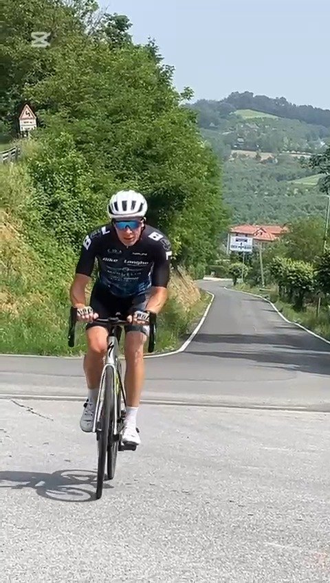 Harry is in training voor Granfondo La Fausto Coppi op 29 juni en die training gaat ook bij hoge temperaturen door๐ฅต
Als onderdeel van de training en als laatste grote test van zijn fitheid stonden vandaag Le Salite dei Campioni op het programma, 6 g