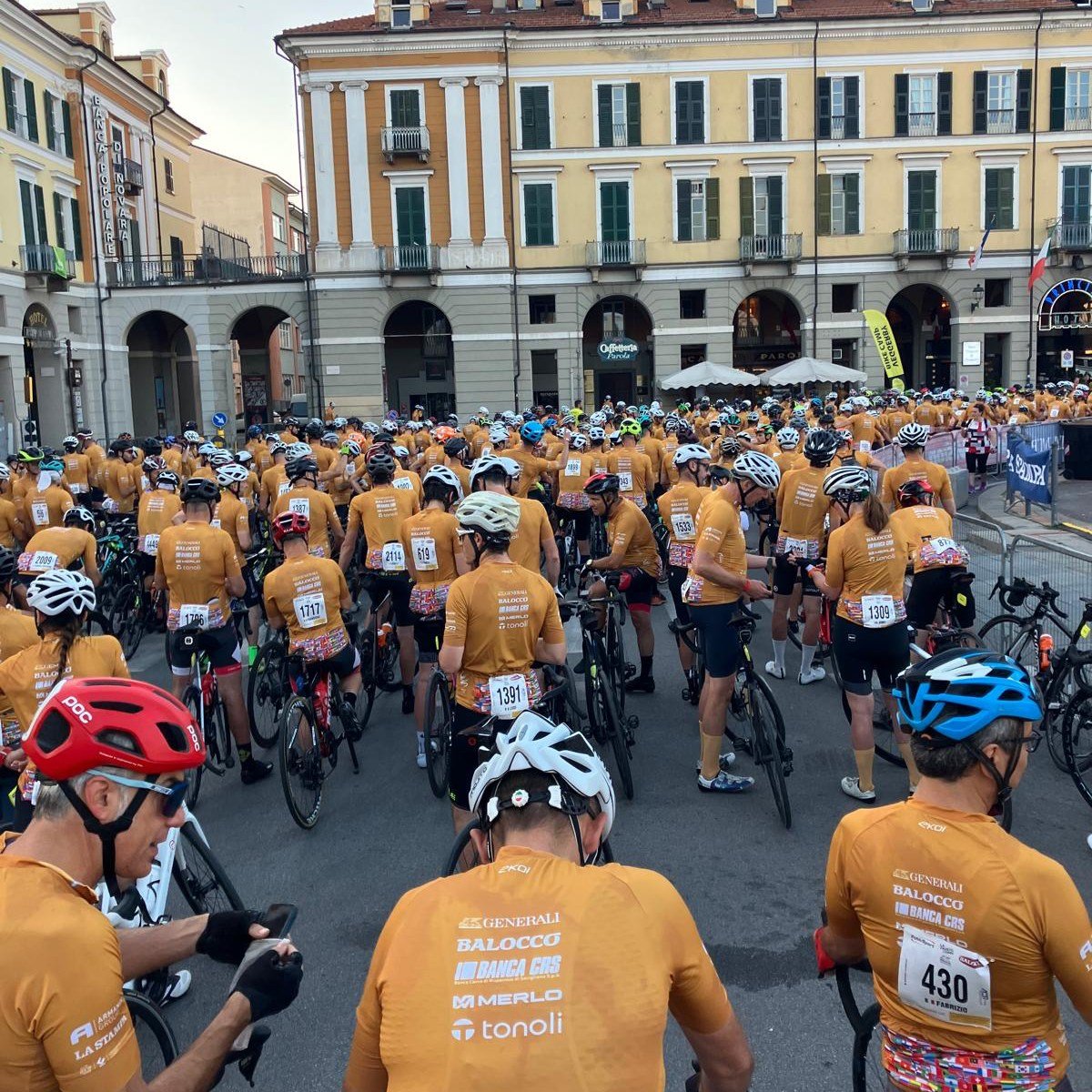 La Fausto Coppi staat voor een weekend lang wielerfestiviteiten in Cuneo, waaraan meer dan 2500 wielrenners uit meer dan 30 landen deelnemen. Het evenement staat bekend om zijn uitdagende routes door de Alpen, met beklimmingen zoals de Colle di Sampe