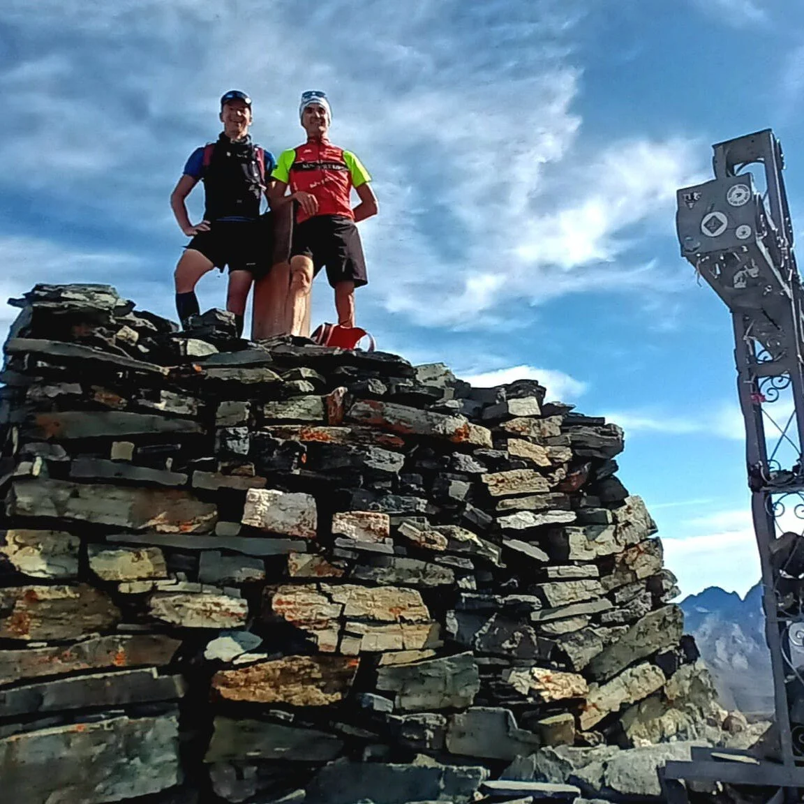 Gisteren de veelzijdigheid van de provincie Cuneo in Piemonte weer volop ervaren. Dit keer samen met een loopmaatje van de CarRun loopgroep de bergen in voor een mooie lange trailrun. Met deze ervaren local twee prachtige beklimmingen (o.a de Mongioi