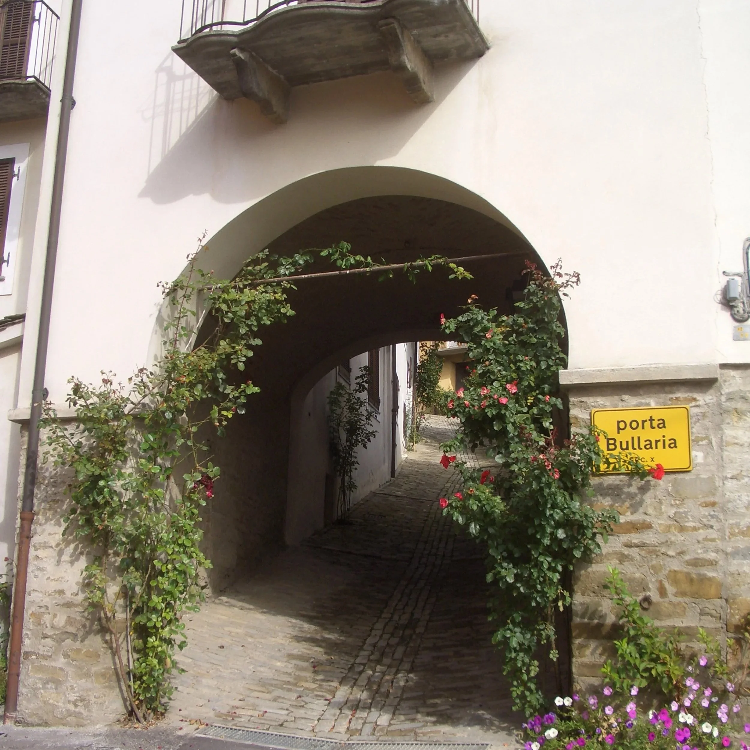 Porta Bullaria oude toegangspoort tot Murazzano