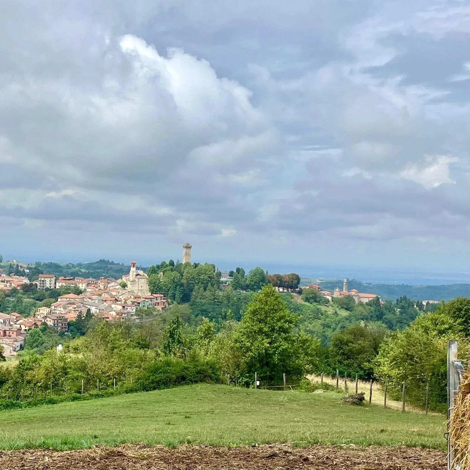 Murazzano Piemonte met middeleeuwse toren