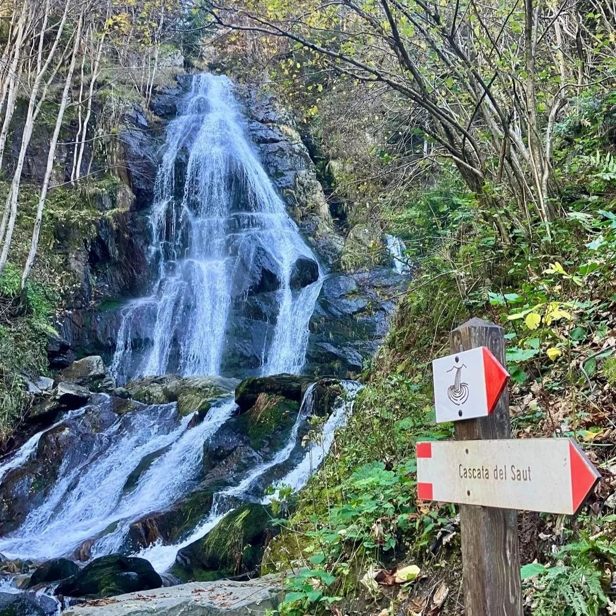 wandeling langs watervallen