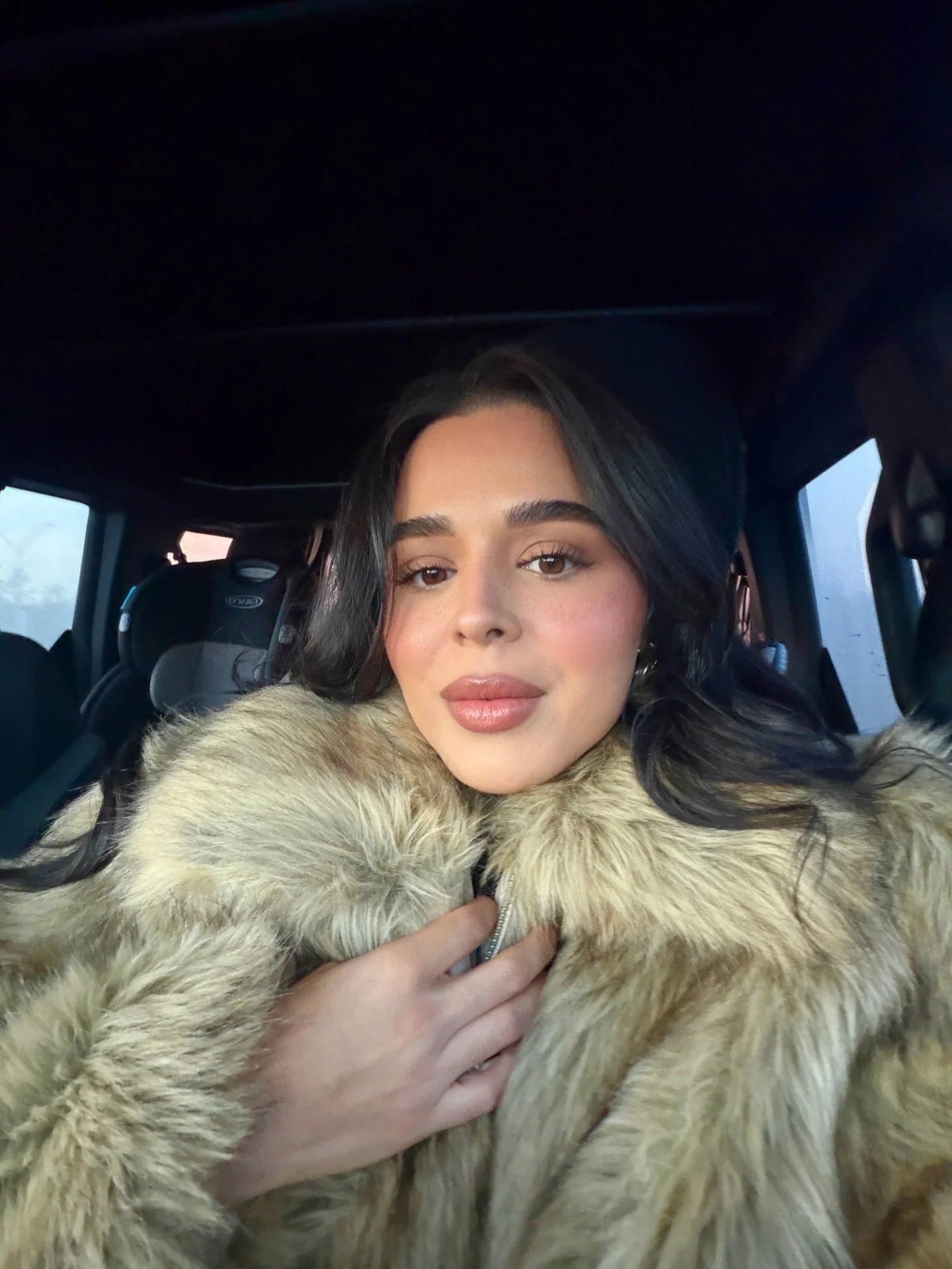 Off to nyc for my last travel wedding of the year 🥲🎄✨