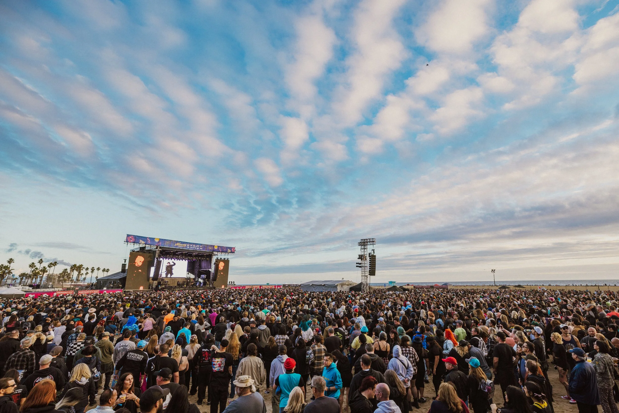 Atmosphere_DARKER WAVES 2023_MIRA3876.jpg