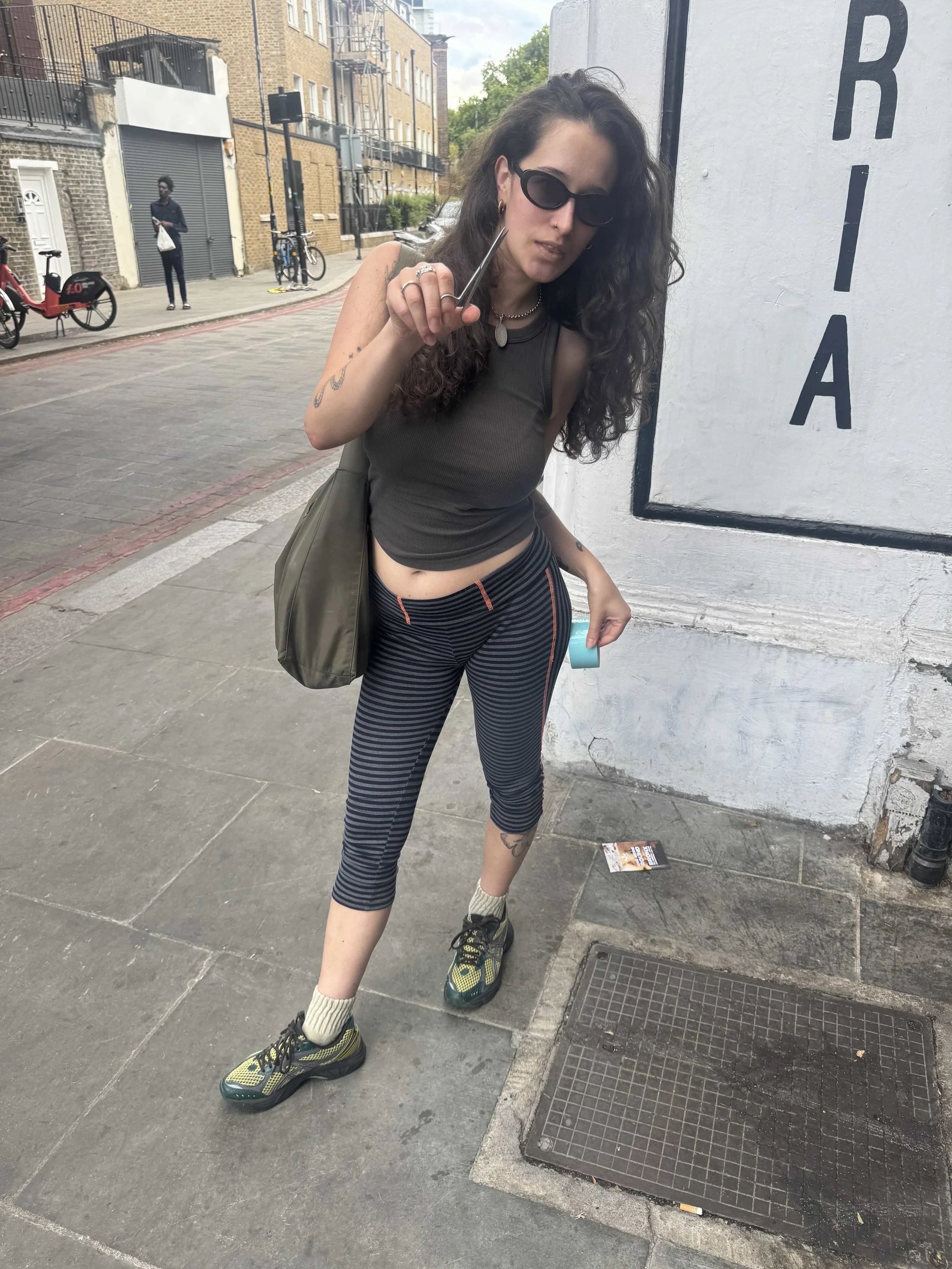 phoebe_leggings_bee.jpg