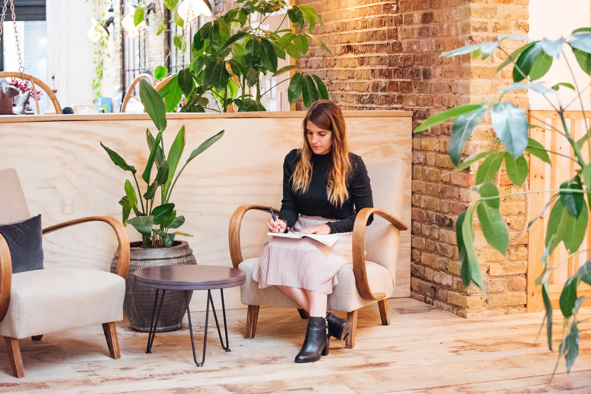A calming visual representing a personalised, collaborative hypnotherapy session with Daniela Bragato.
