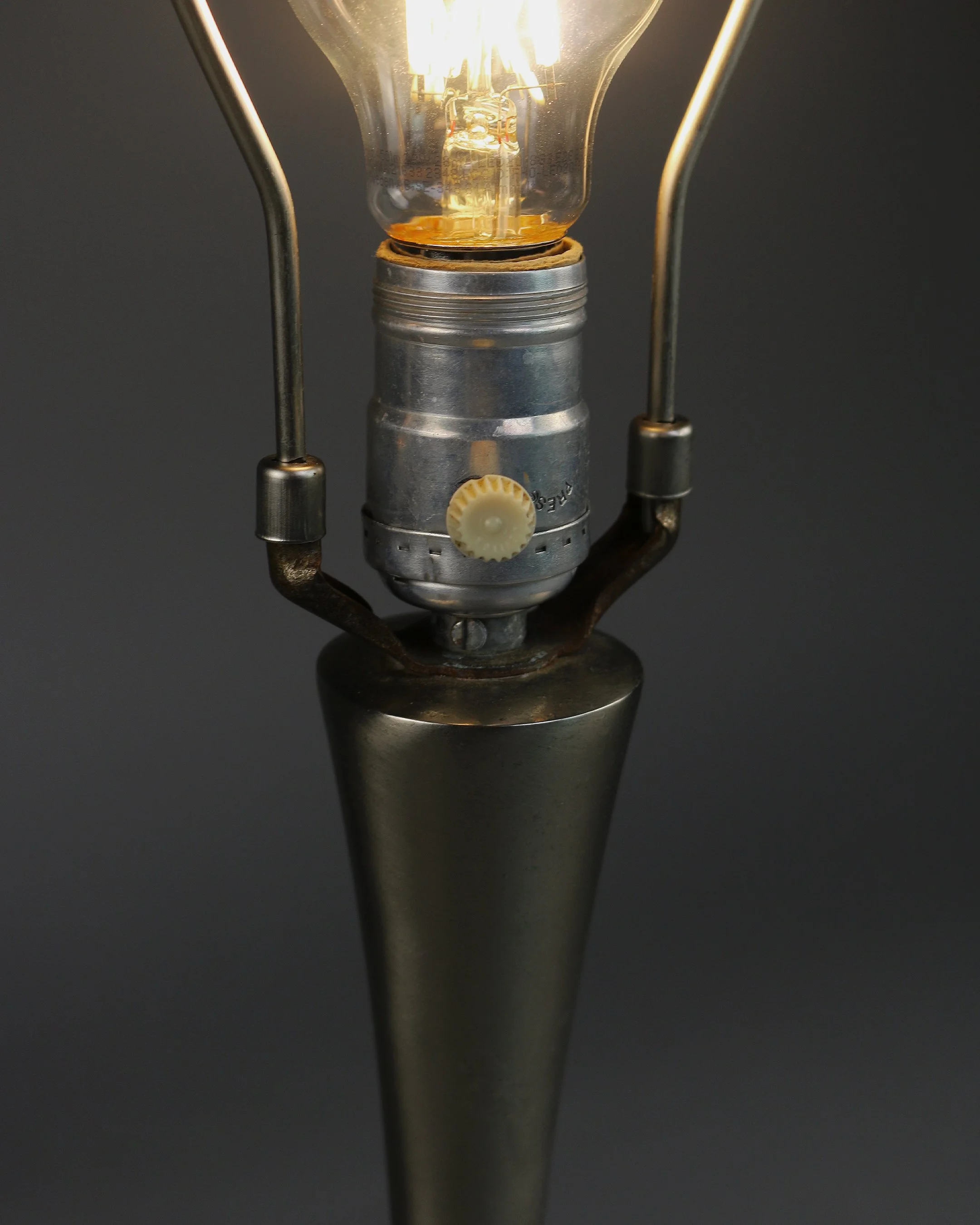 Mid-century chrome table lamp with elegant silhouette – A striking reflective lamp with a fluid, organic form, perfect for collectors and designers.