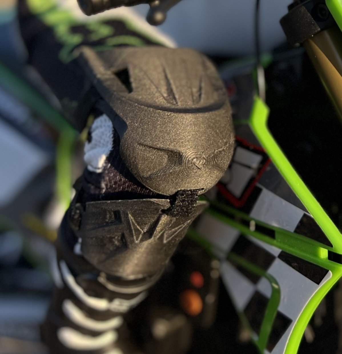 KneeCapWarhogLosiPromotoMxDetail.jpg
