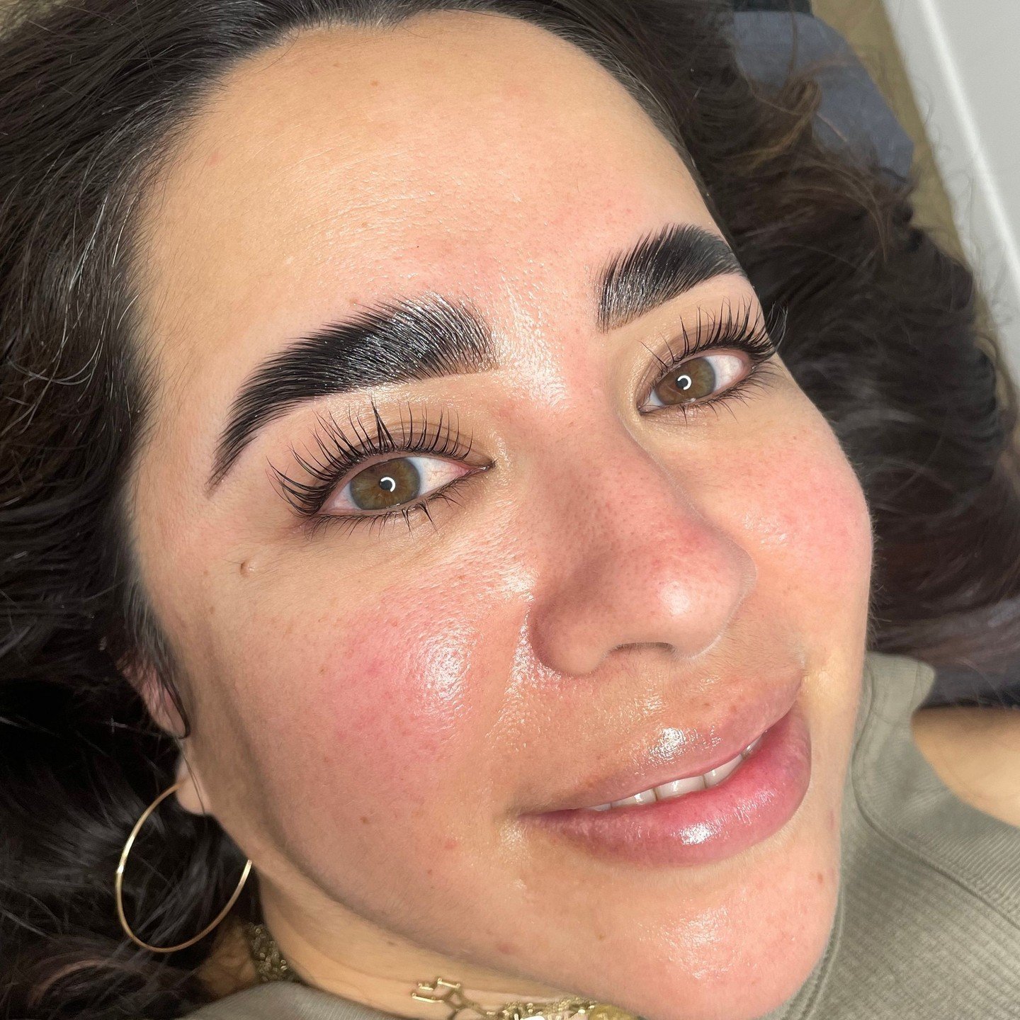 &quot;The bolder the BETTER&quot;⁠
⁠
And doesn't she pull it off! 😍⁠
⁠
Brow Lamination, Sculpt + Colour paired with Lash Lift + Tint + Treatment.. say no more 👏🏼⁠
⁠
Swipe for the #BeforeAndAfter &rarr;⁠
⁠
#browlami #mackaylamination #browtransform