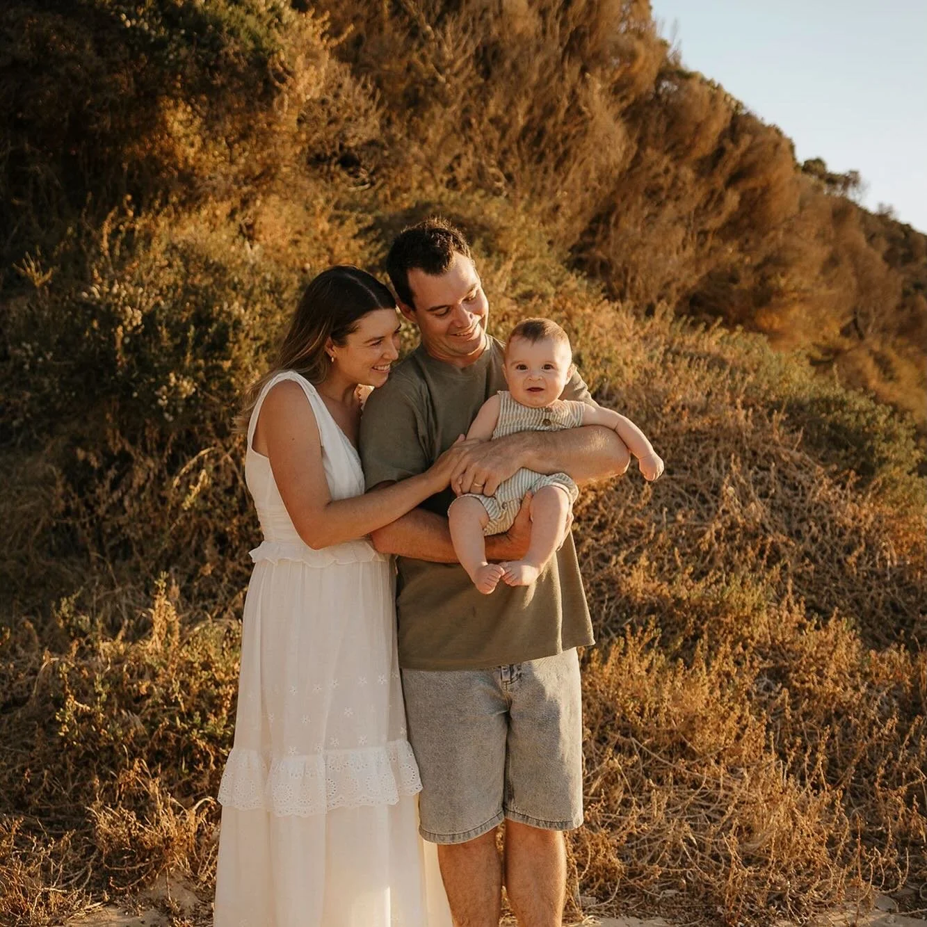 Gallery delivery day for this beautiful sun-drenched family session 💌