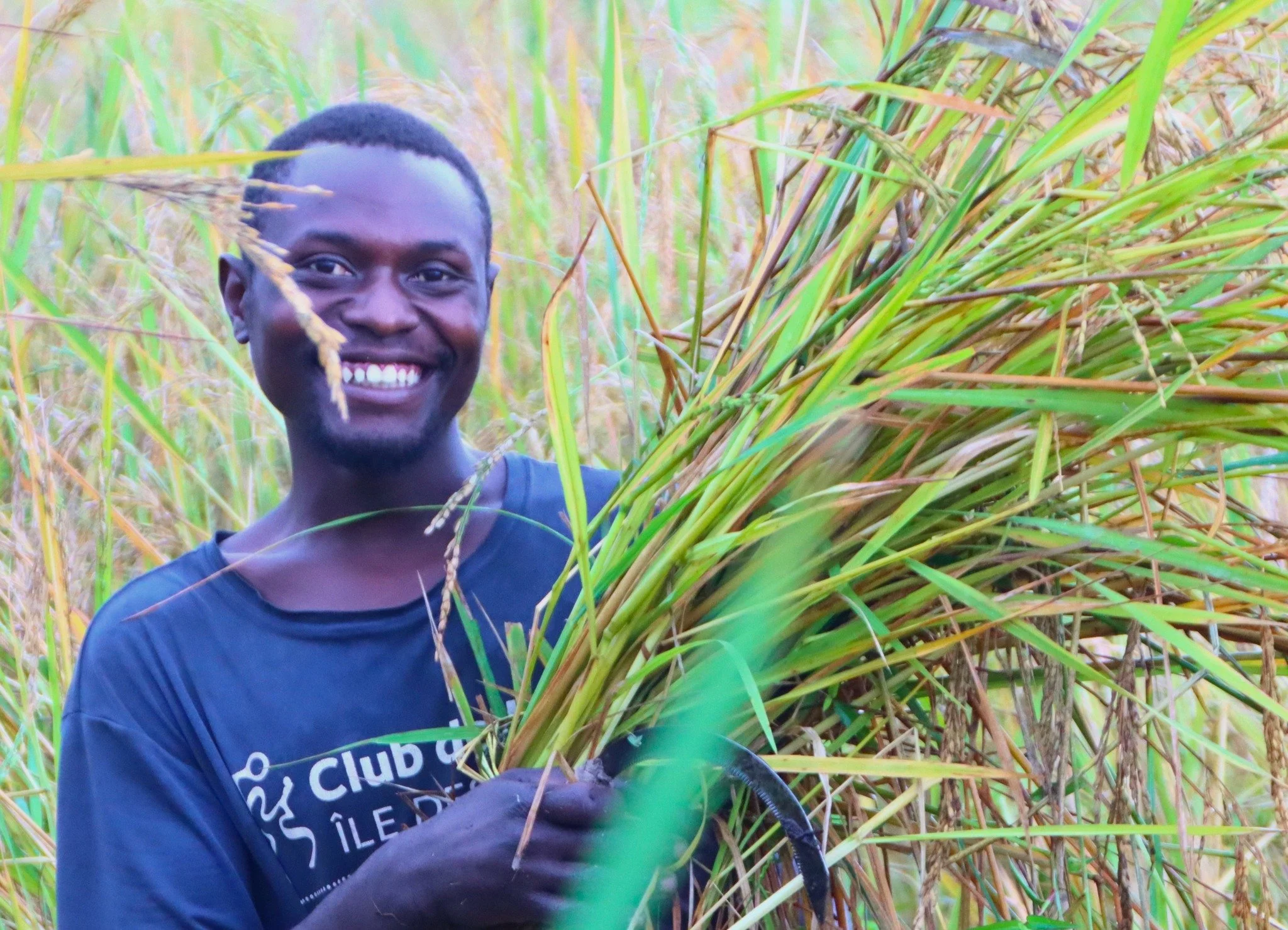 Happy Friday from Ntarama!

This week at Rwanda Children, we harvested rice from our fields. Jean Paul is one of the neighbors we hire seasonally to help with the harvest. He grins as he gathers rice from one of our paddies.

Moments like this are ea