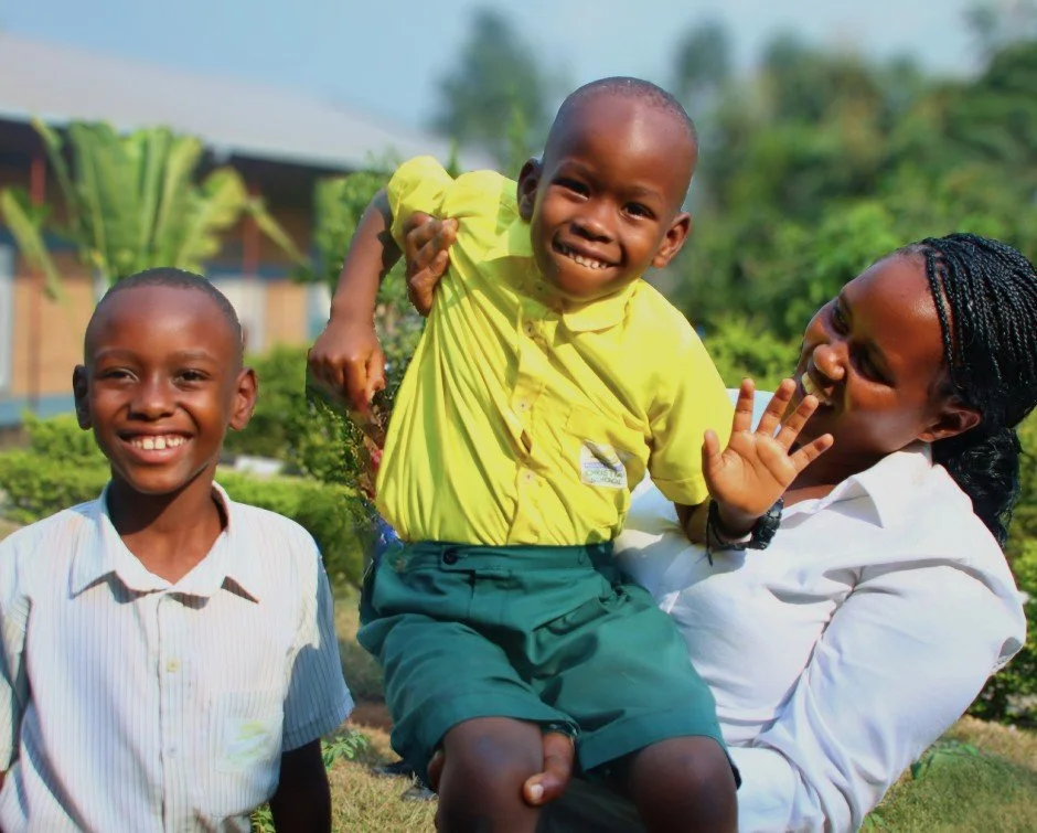 Every child deserves the freedom to dream.

Nine-year-old Lenny wants to become a doctor.

Five-year-old Maceo dreams of becoming an engineer.

Lenny and Maceo are both sponsored children. Their dreams are being nurtured by parents who sacrifice, tea