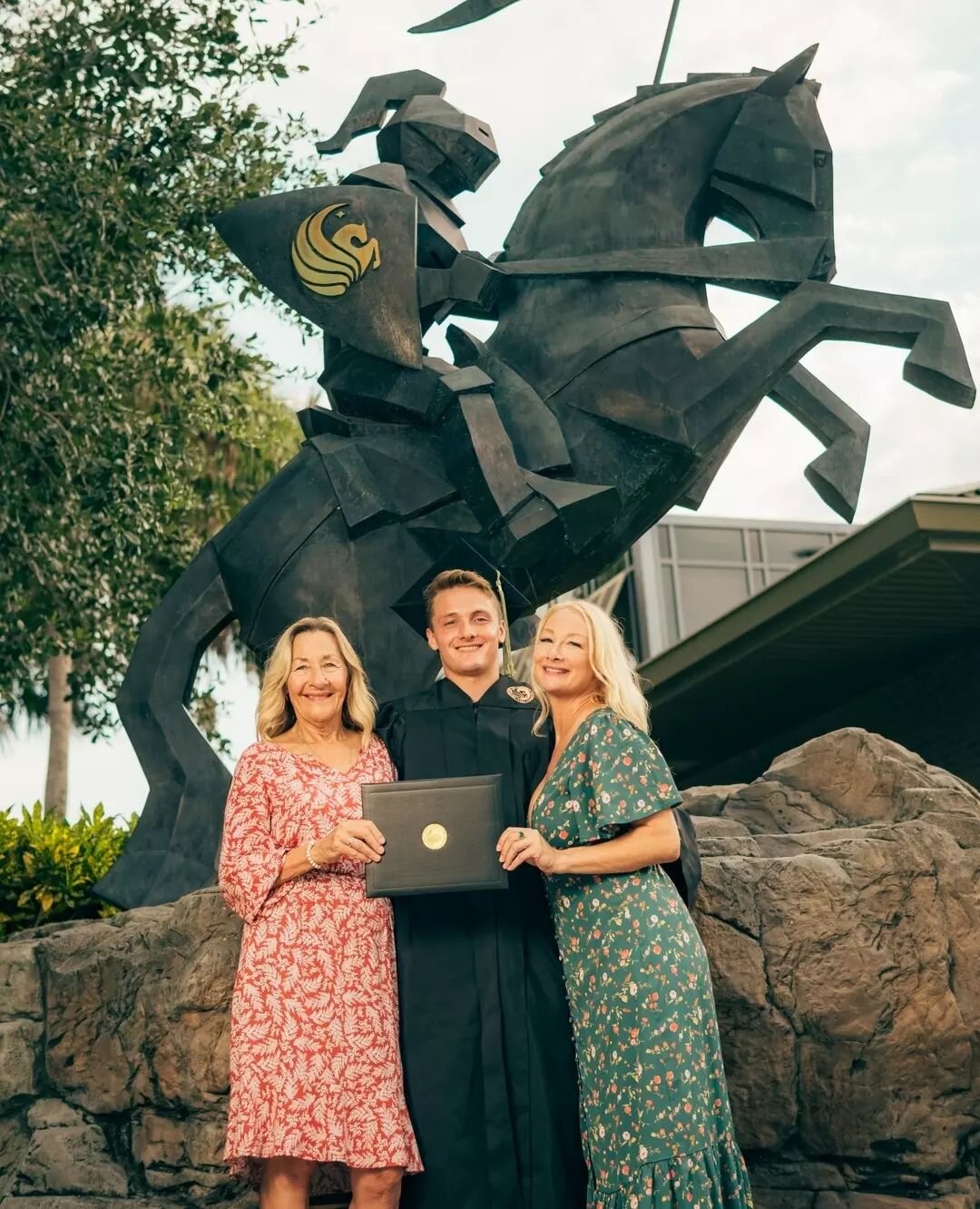 We can not have a graduation photoshoot without family.
.
.
.
.
.
.
.
.
.
.
.
#centralfloridaphotographer #brevardcountyphotograrphers #lakelandphotographer #brevardcountyphotograper #southcarolinaphotographer #melbournefl #palmbayphotographers #loca