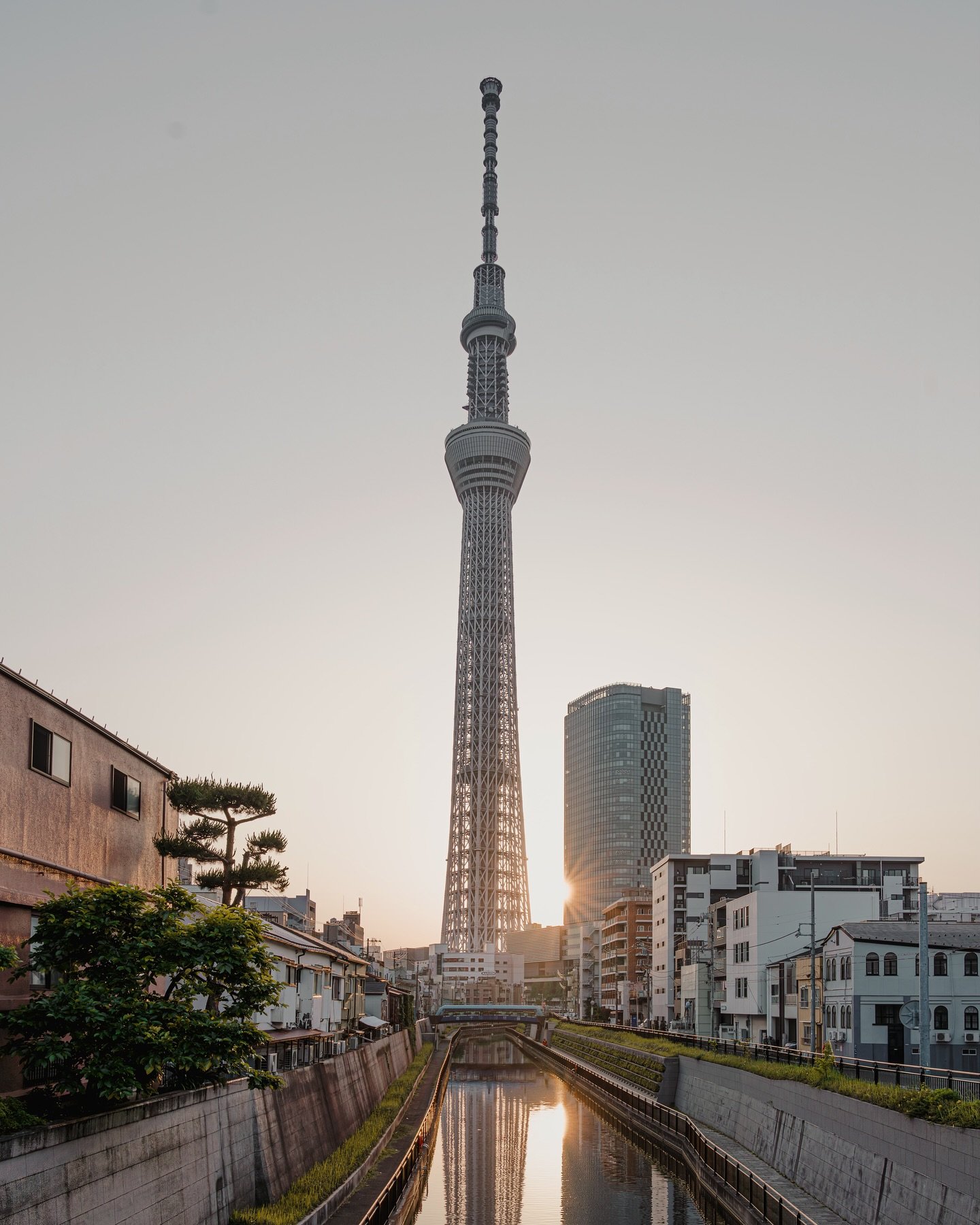 Landmarks and people. We are so impressed by how futuristic and clean this place is. There&rsquo;s virtually no trash anywhere, it&rsquo;s stunning. The #skytreetower was definitely the coolest HA! 

The mist filter definitely comes so in handy, make