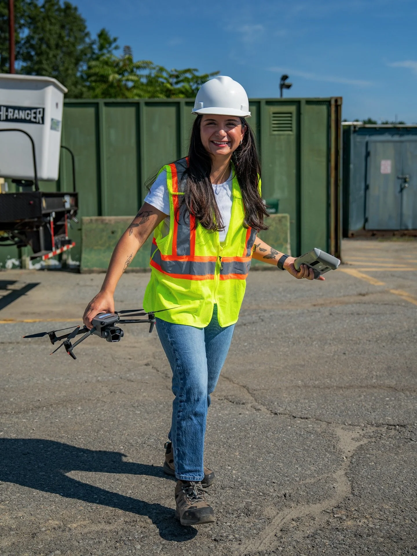👋🏼 Hey there &mdash; I&rsquo;m Alejandra Chandler, founder and lead photographer and videographer at Savanna Media NE.

I started this company with one goal in mind: to bridge the worlds of construction and storytelling. With a camera in hand and b