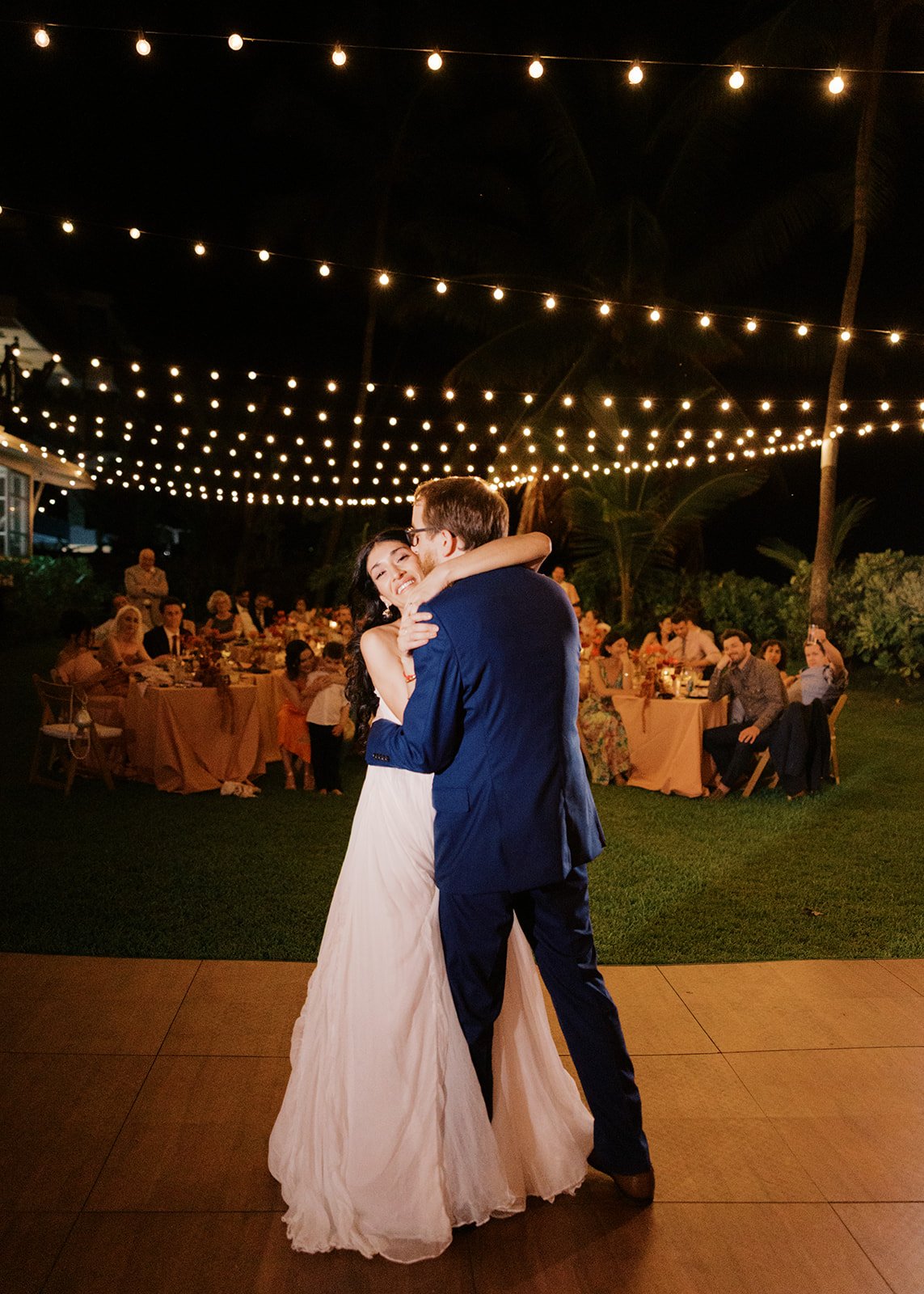 tara-ted-hulihee-kona-beach-house-wedding-1100.jpg