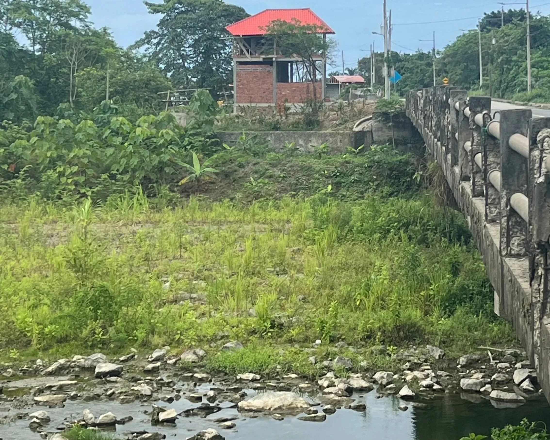 Consideraciones ambientales de un lavadero de autos junto al Rio Ayampe