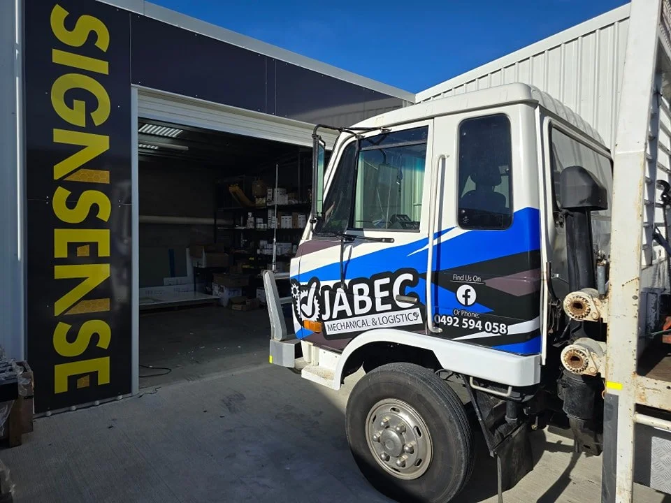 🚛✨ Transformation Alert! ✨🚛

We had the pleasure of wrapping an old truck that came in looking tired and dated with old sign writing. Now, it&rsquo;s bursting with vibrant colors and a fresh new look! 🎨🚀

A huge shoutout and thank you to Jayde fr