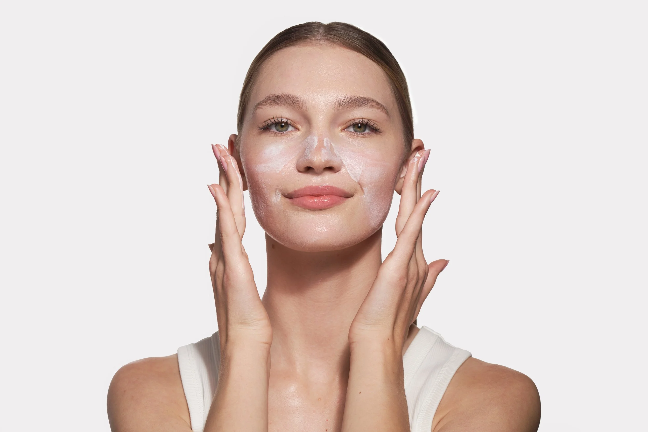 DAILY_PREVENTION_pure_mineral_hydrating_moisturizer_SPF30_02_during_application.jpg