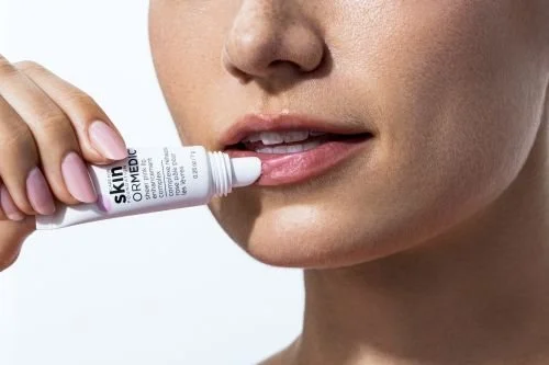 Summer25_ORMEDICsheerPinkLipComplex_0.25floz_Model5.jpg