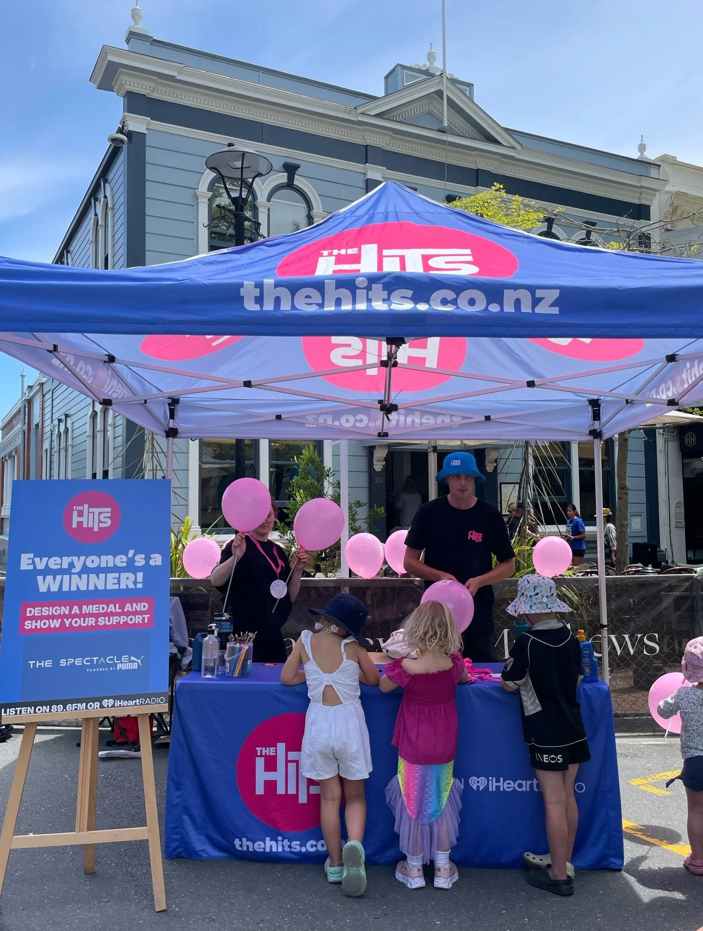 @thehitsuppersouthisland kids&rsquo; medal decorating zone at the finish line keeping the kiddos entertained!

Love seeing kids giving their parents their own personalised medals as they cross the finish line!