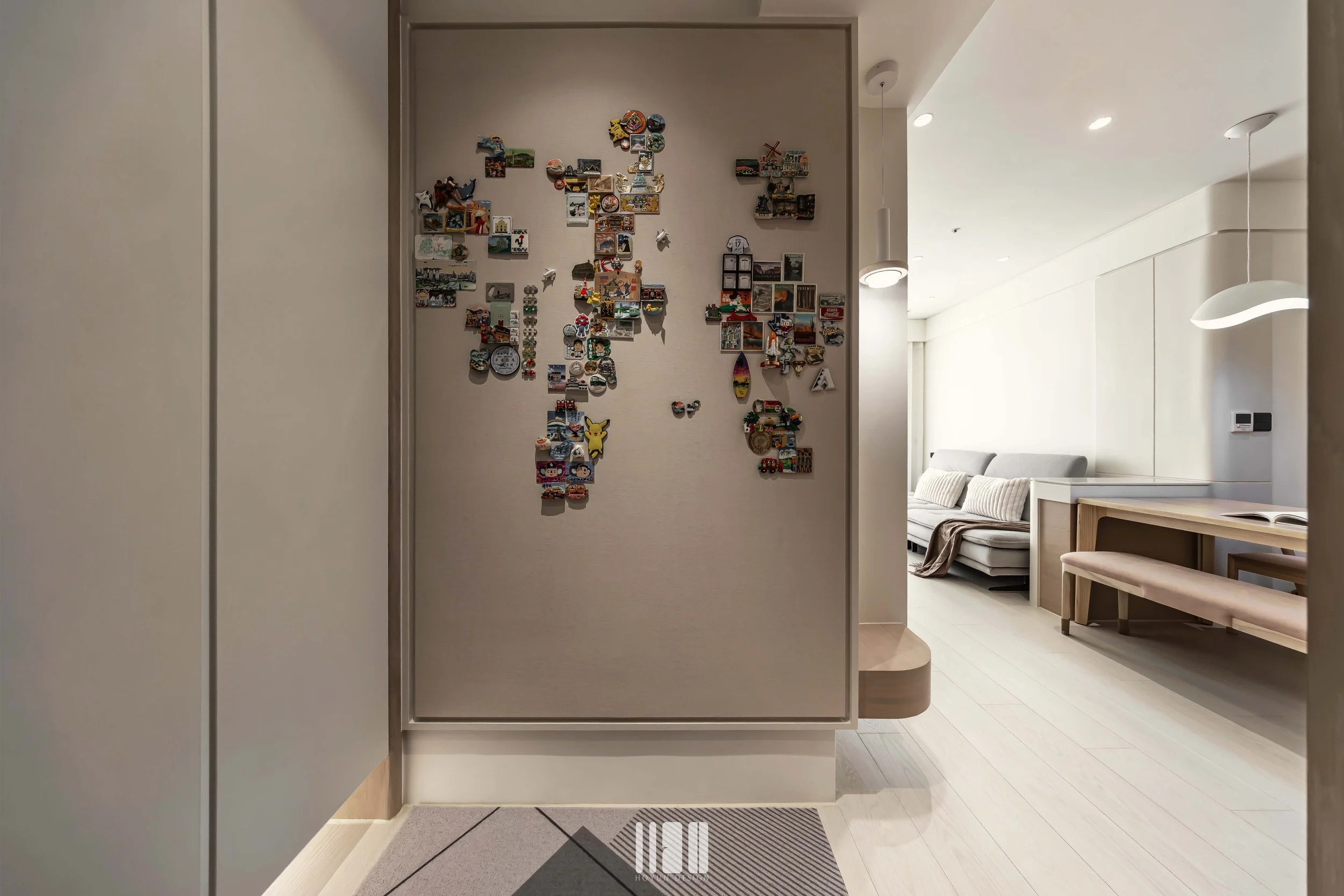 桃園青埔 豐郡京硯 住宅設計｜入室端景與餐廳收納展示櫃｜和勻室內設計 HOYUN