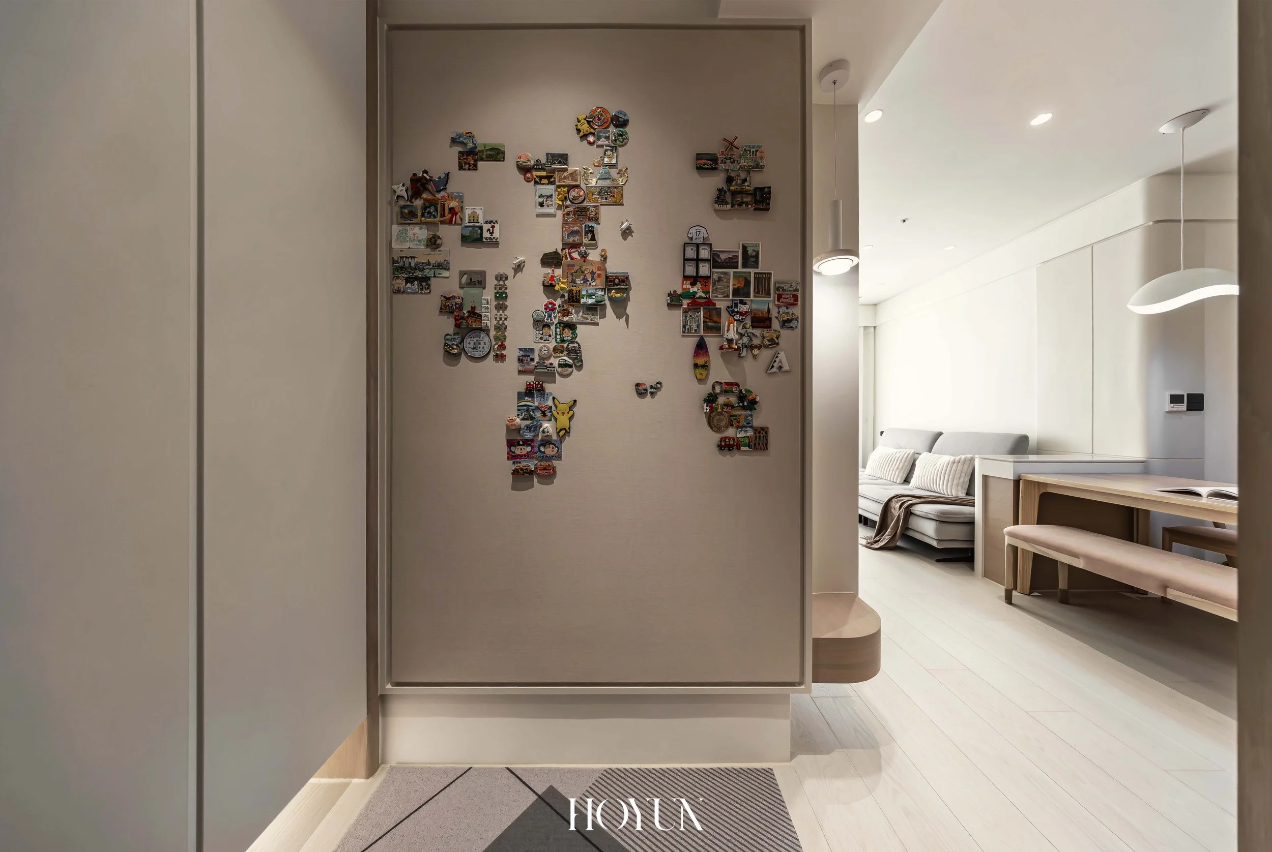 桃園青埔 豐郡京硯 住宅設計｜入室端景與餐廳收納展示櫃｜和勻室內設計 HOYUN