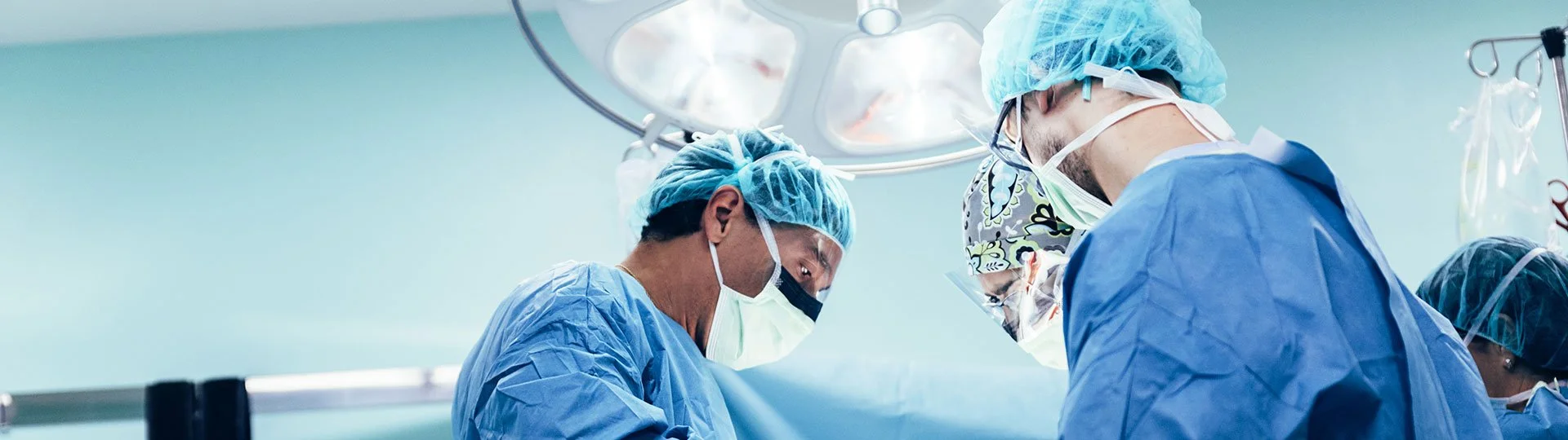 medical-surgeons-performing-operation.jpg