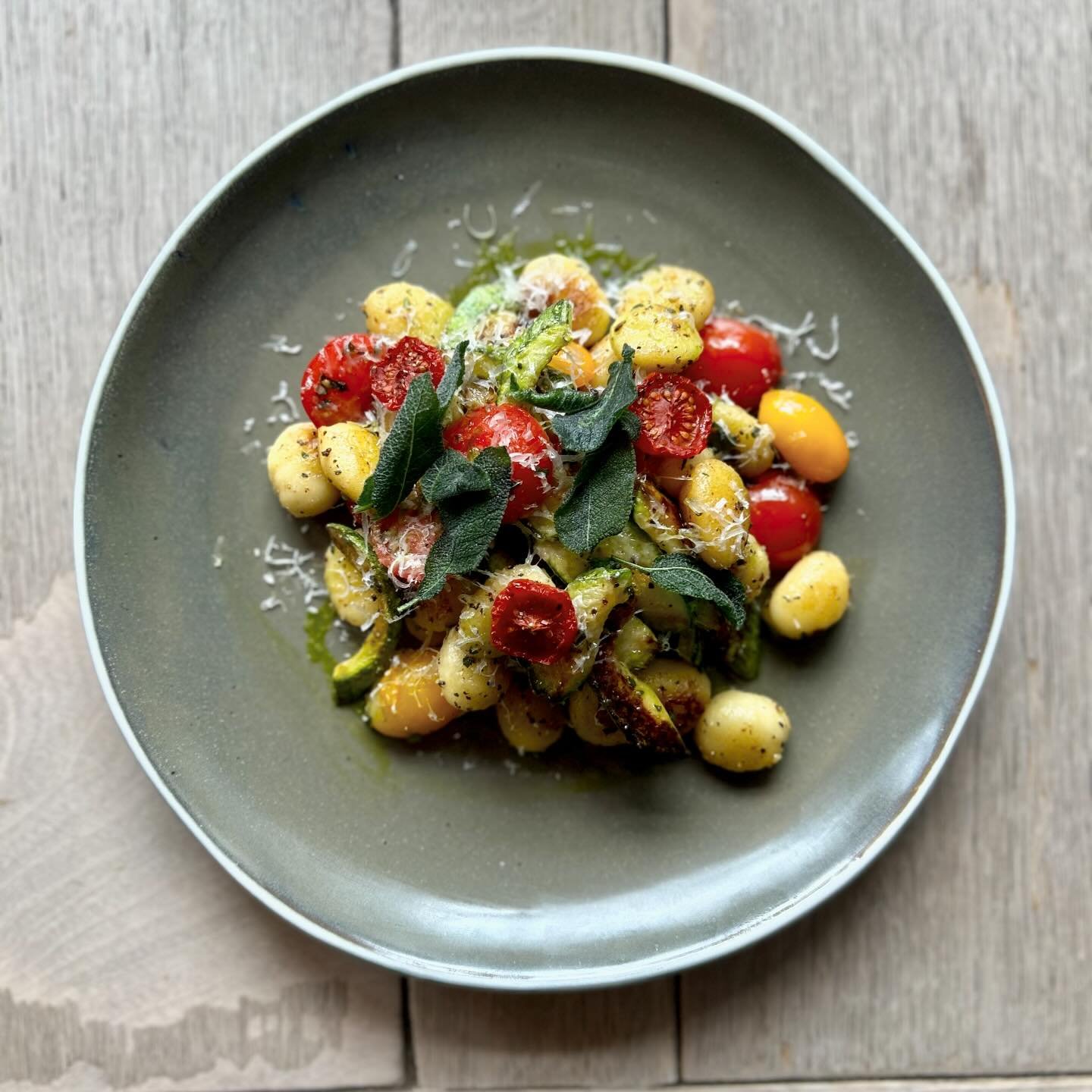 🍝Fresh Pasta?

🤤Who fancies some homemade pasta? Well you&rsquo;re in luck! Because now at @theeastonclerkenwell we are doing some beautiful spring pasta offerings&hellip; whether it be Gnocchi or an egg yolk Raviolo - we&rsquo;ve got you covered l