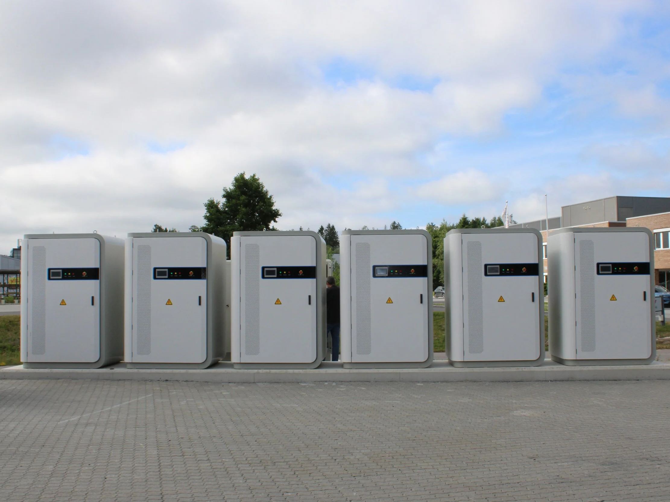 batterikabinett og himmel
