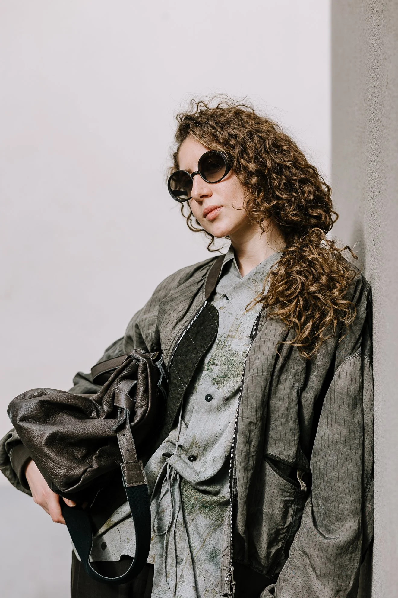 Bomerjacke, Bluse, Hose: Ziggy Chen Tasche: Tuforee3.JPG