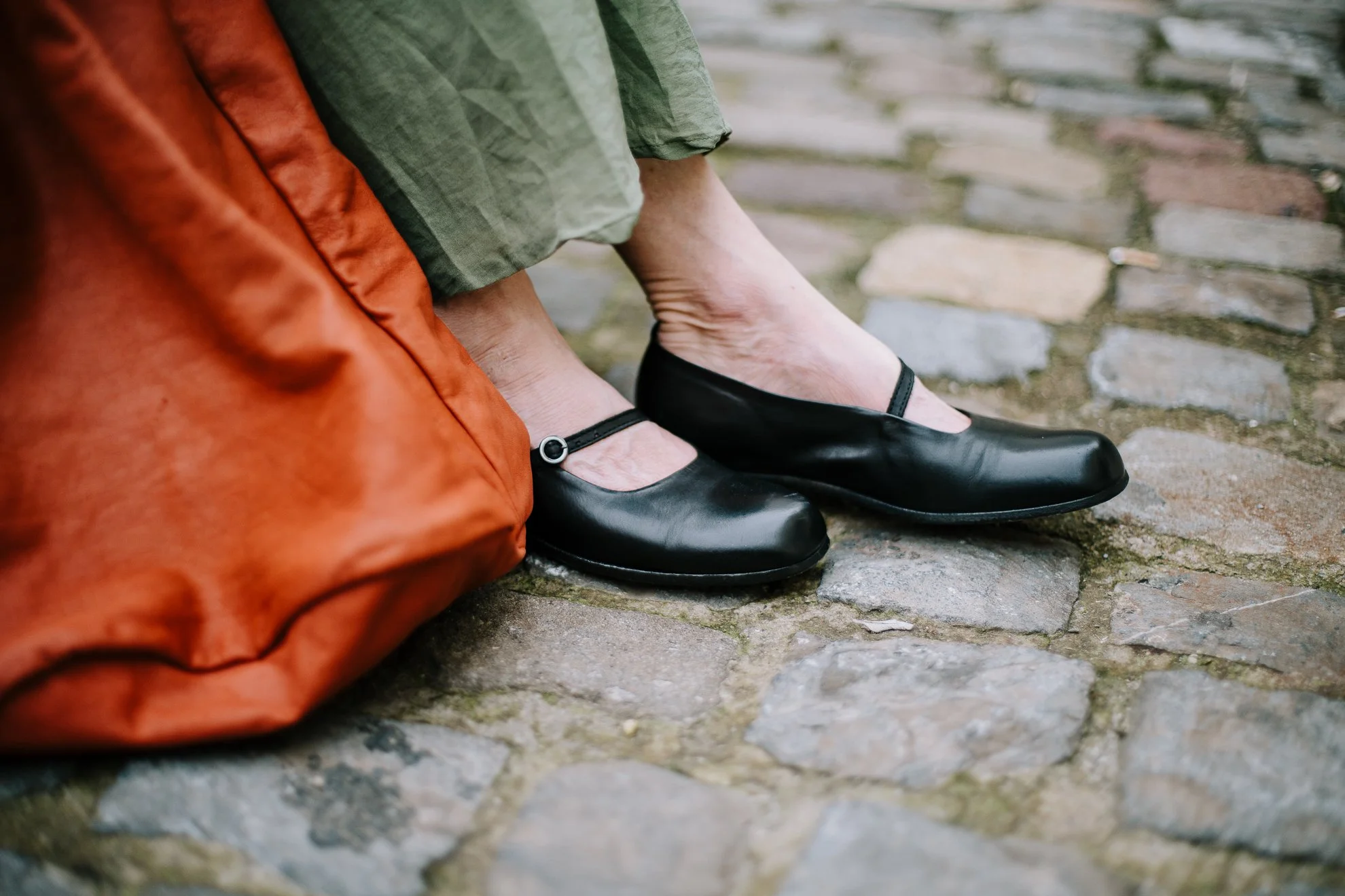 Pullover Abyss: Pas de Calais Bluse: Apuntop Rock Grün: Pas de Calais Tasche : Christian Peau6.JPG