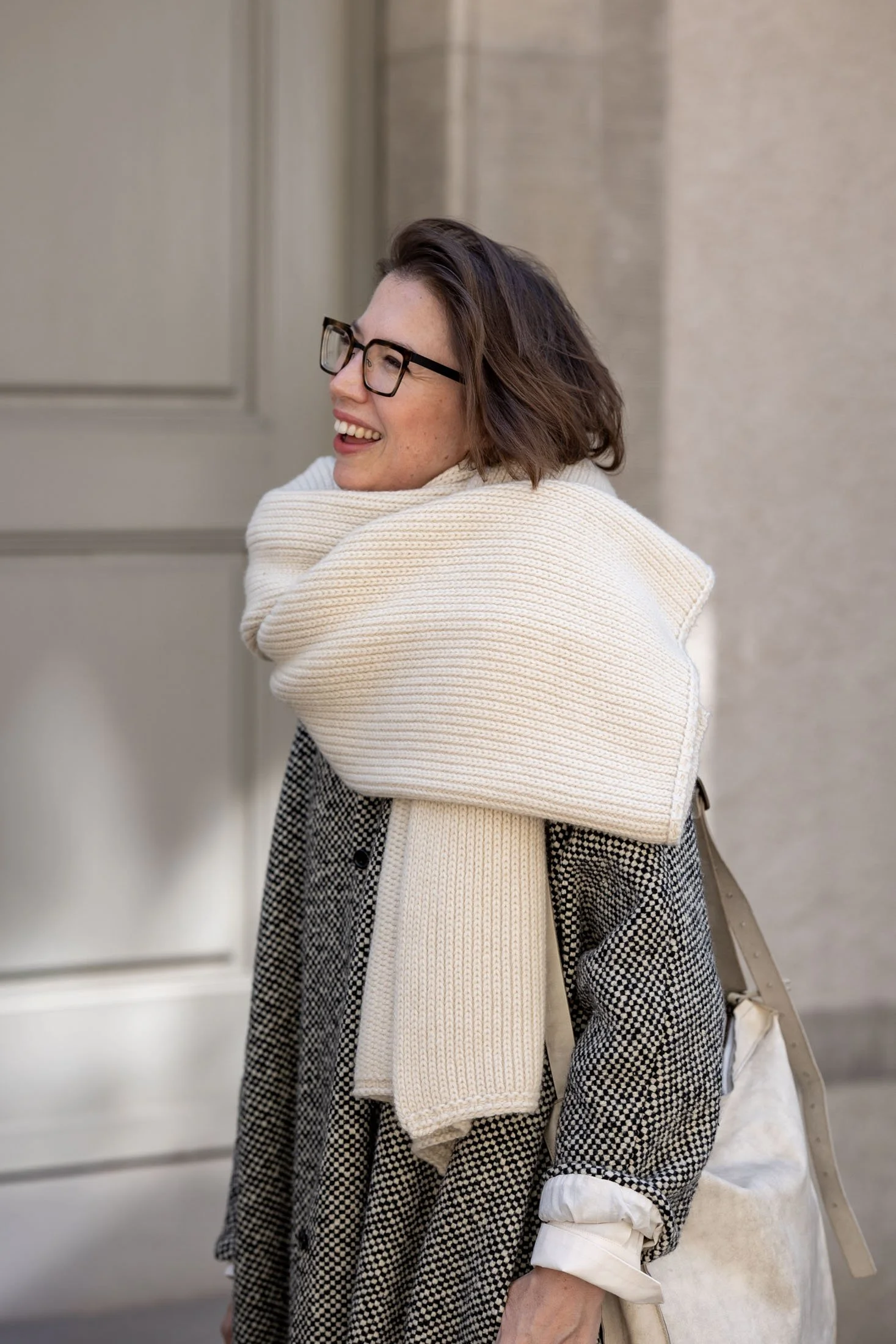 Coat  Apuntob  Scarf Casey casey  Bag Shoto 1.JPG