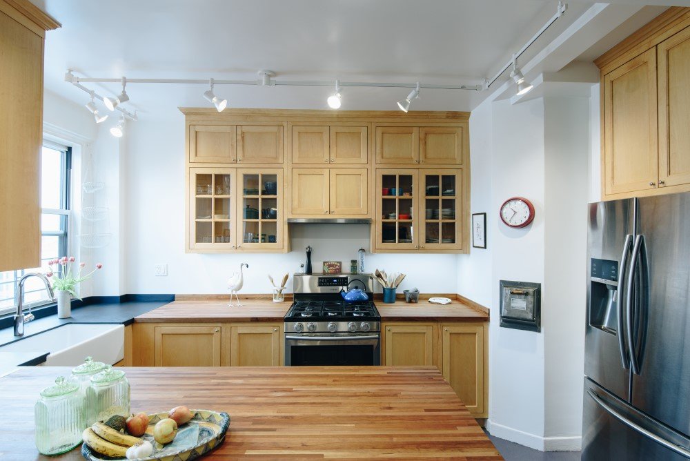 Traditional-Plain-and-Fancy-Maple-bisque-matte-finish-cabinets-glass-doors.jpg