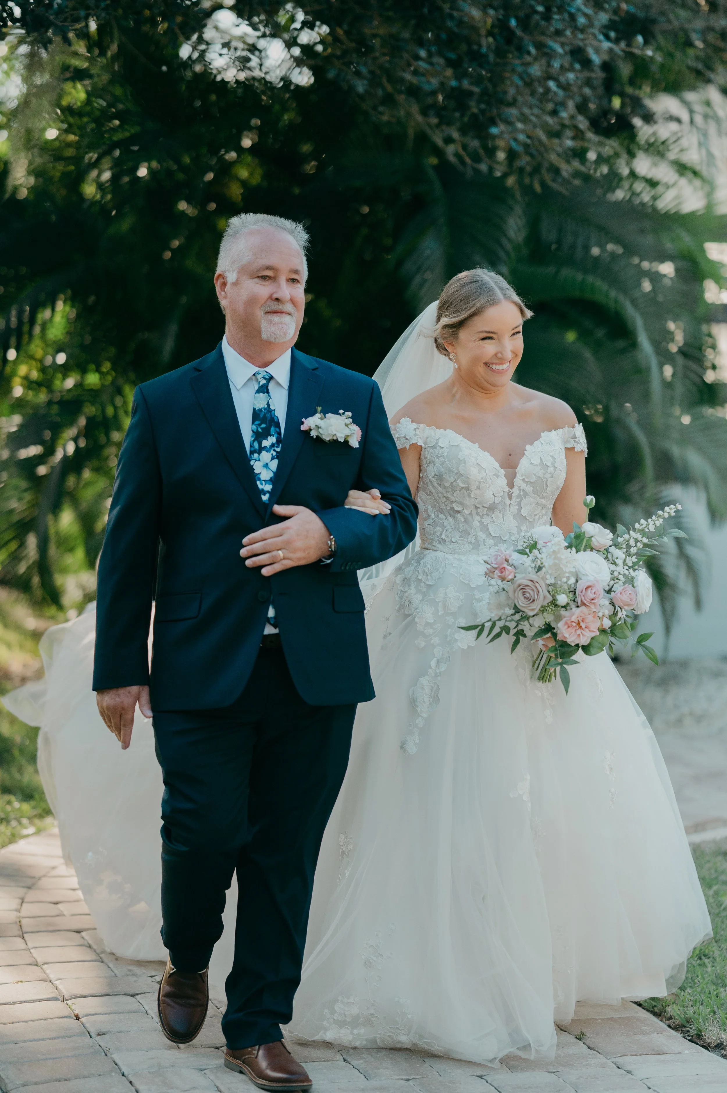 father walking bride down the ailse