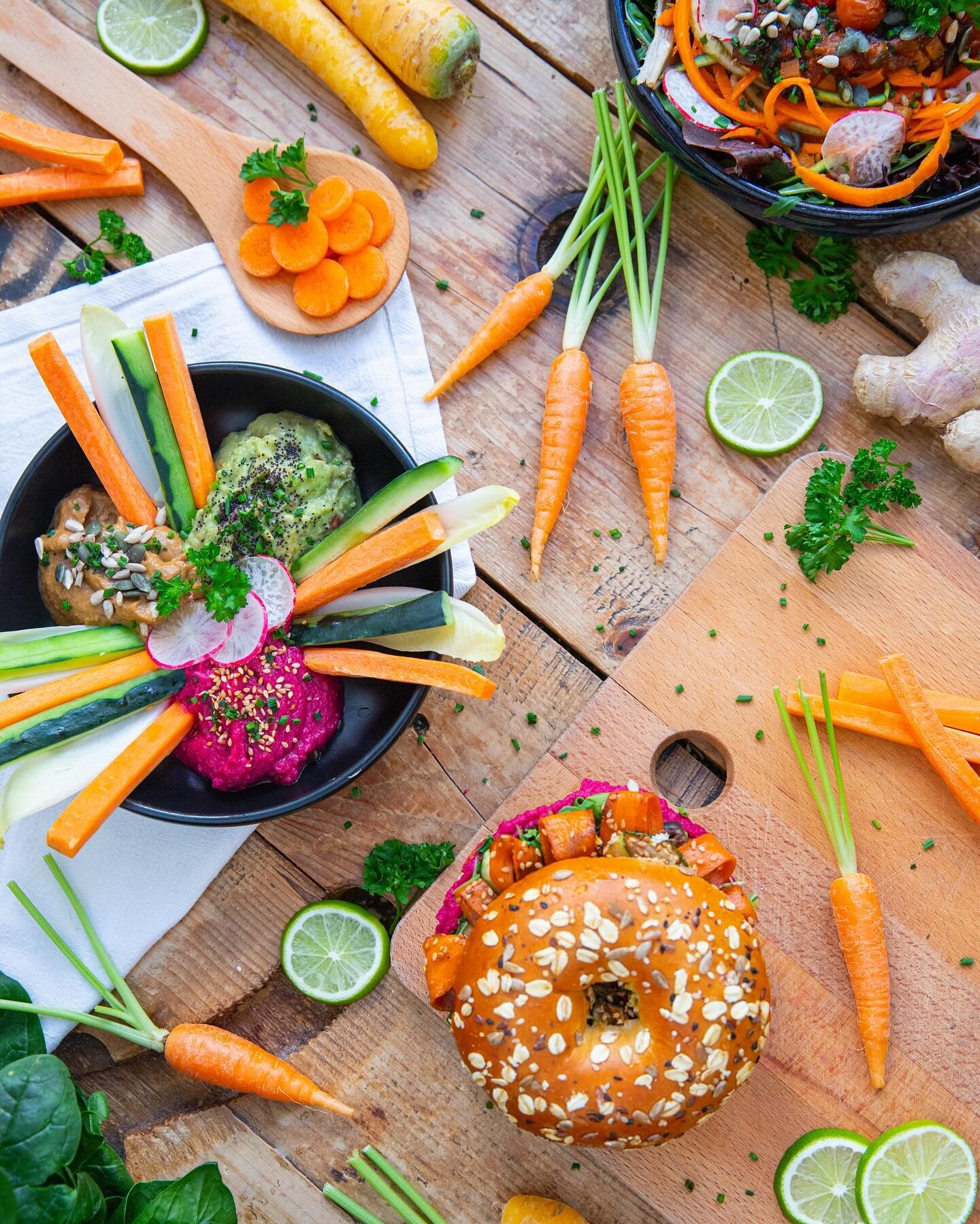 Legume do m&ecirc;s: Cenoura! 🥕 
Dizem que faz os olhos bonitos! Podes encontra-la no Bagel de Legumes Assados, na Vegan Flora e nos Veggie Fingers! ✌️🍃

Veggie of the month: Carrot! 🥕 
They say it makes your eyes more beautiful! You can find it i