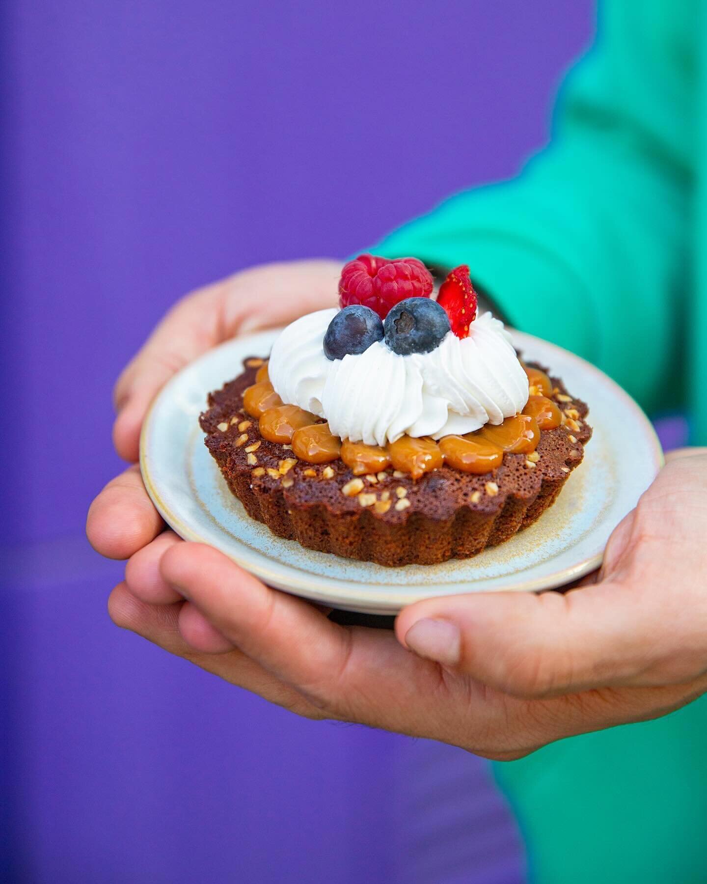 Como melhorar o vosso dia: bolos caseiros feitos todos os dias com ingredientes frescos! 🤍🤤

How to improve your day: homemade pastries baked everyday with fresh ingredients! 🤍🤤