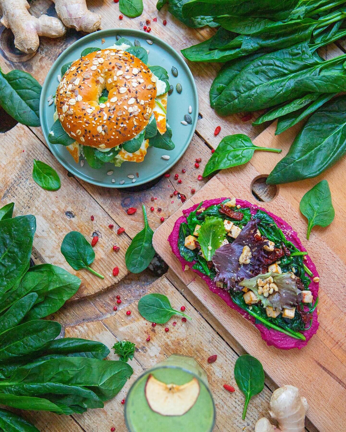 Legume do m&ecirc;s: Espinafre! 🍃
Podes encontr&aacute;-lo em v&aacute;rios pratos como no Bagel Halloumi, Sumo Green Flora e na Tosta Forest! 

Veggie of the month: Spinach! 🍃
You can find it in Bagel Halloumi, Green Flora juice and in Forest Toas
