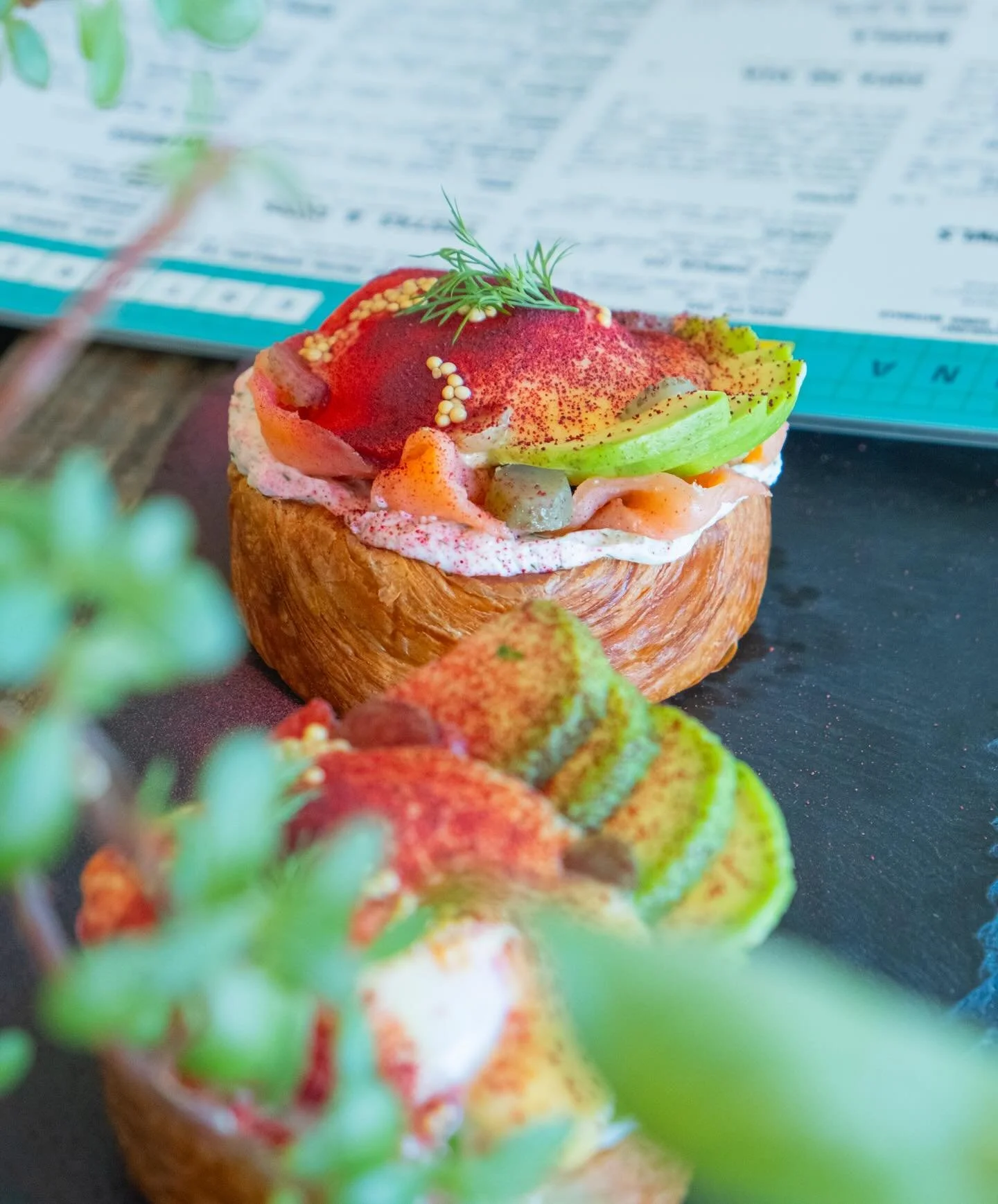 J&aacute; conhecem os novos Crunchy Benedict? Temos de salm&atilde;o fumado e de bacon, ideais para partilhar! ✌️🍃

Have you tried our new Crunchy Benedict? Salmon and bacon options, perfect to share! ✌️🍃