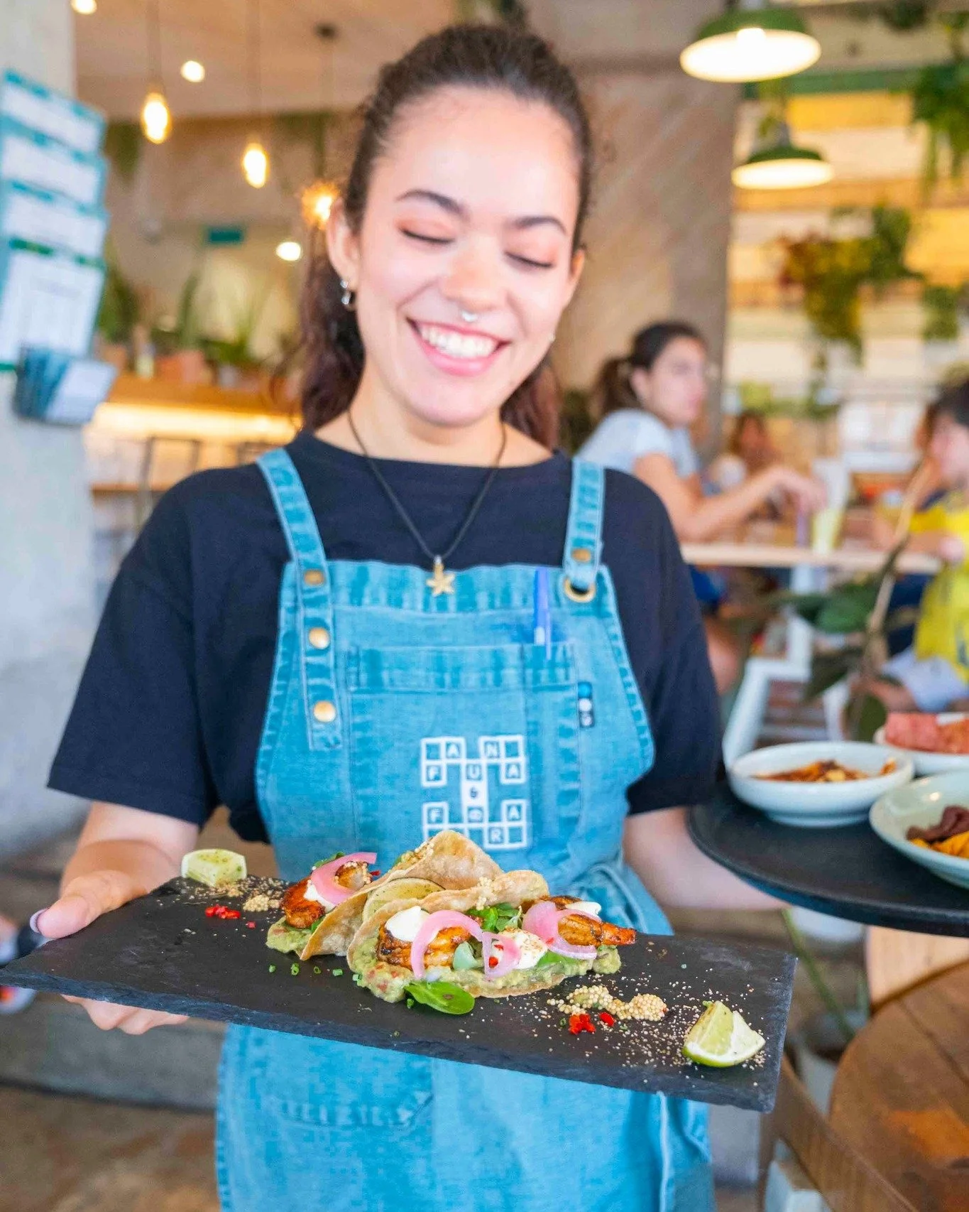 TACO TUESDAY IS ON! 🌮 J&aacute; provaram os nossos? Temos op&ccedil;&otilde;es de camar&atilde;o e vegan! ✌

TACO TUESDAY IS ON! 🌮 Have you tried ours yet? We have shrimp and vegan options! ✌

 #tacotuesday #tacos🌮 #tacos