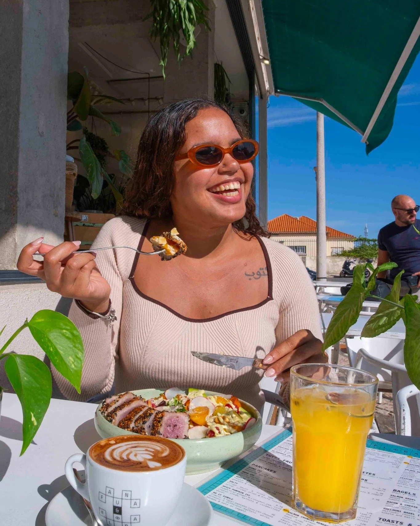 Em Lisboa pode estar a chover, mas todos sabemos que no Estoril o Ver&atilde;o &eacute; persistente. &Eacute; por isso que a Summer Salad continua dispon&iacute;vel, sem data prevista de sa&iacute;da! 😎✌

It might be raining in Lisbon, but we all kn