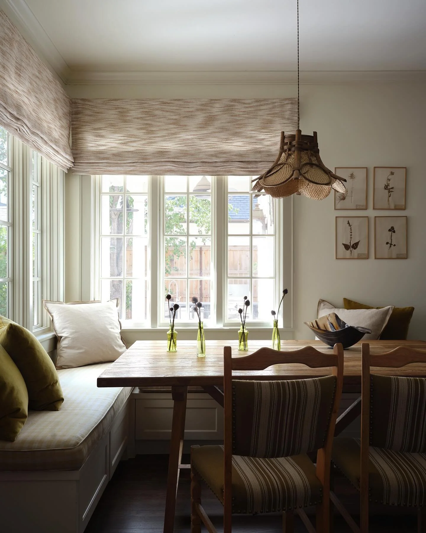 Breakfast nook revamp 
Photography: @lindsay_brown 
Design: @courtneyhilluttinteriors