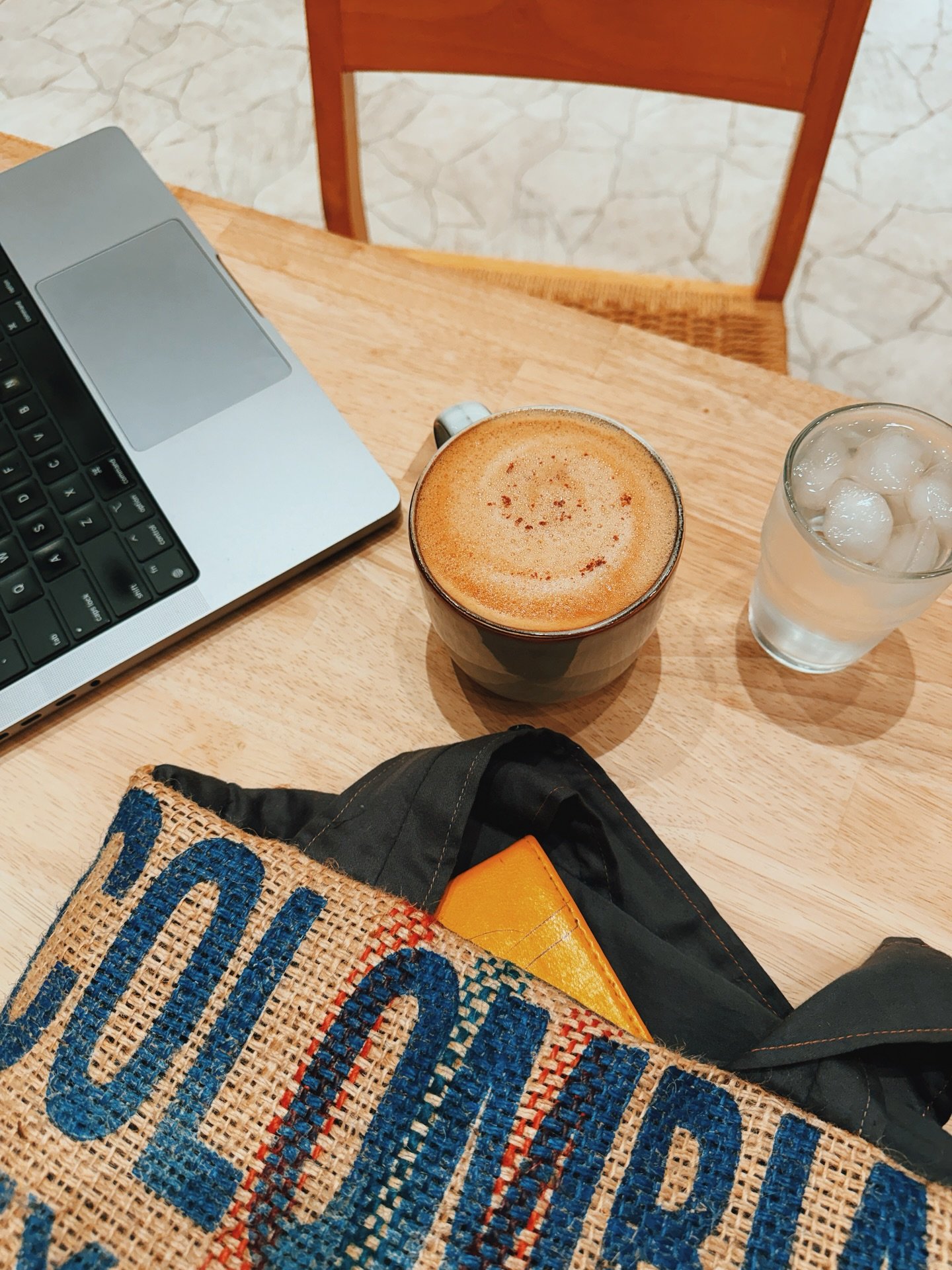 Work mode: powered by cafecito ☕️💻 Grab your laptop and come get some work done with us today! 

#njcafe #cafecito #coffee #workmode #workday