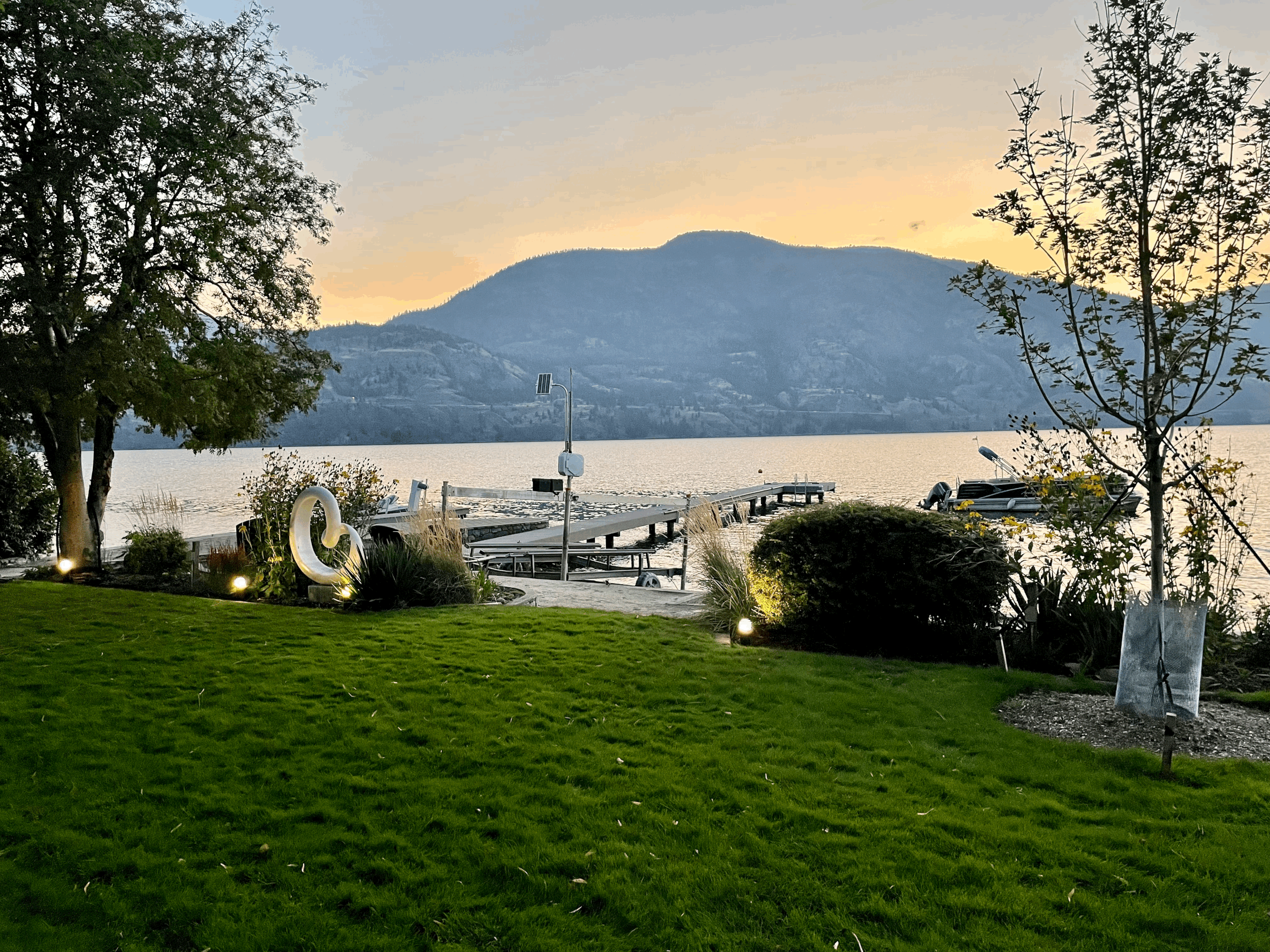 4 Must-Have Outdoor Lighting Features For Every Homeowner