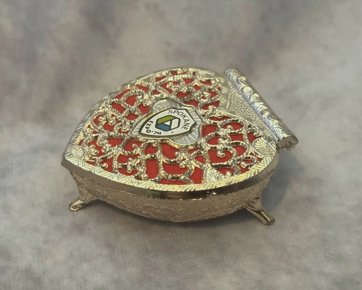 heart shaped trinket box 001.jpg