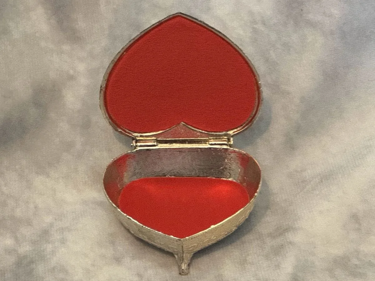 heart shaped trinket box 004.jpg