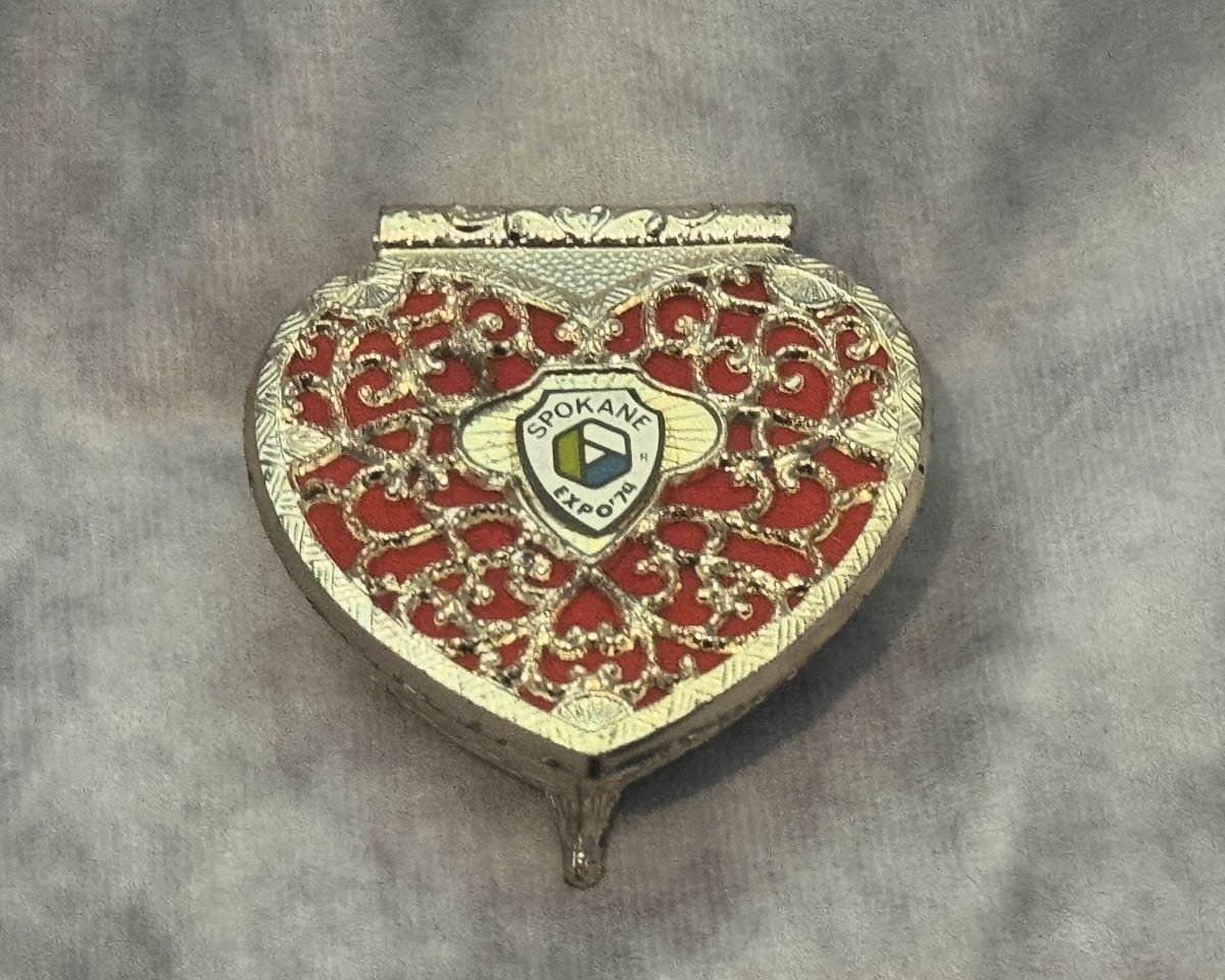 heart shaped trinket box 005.jpg